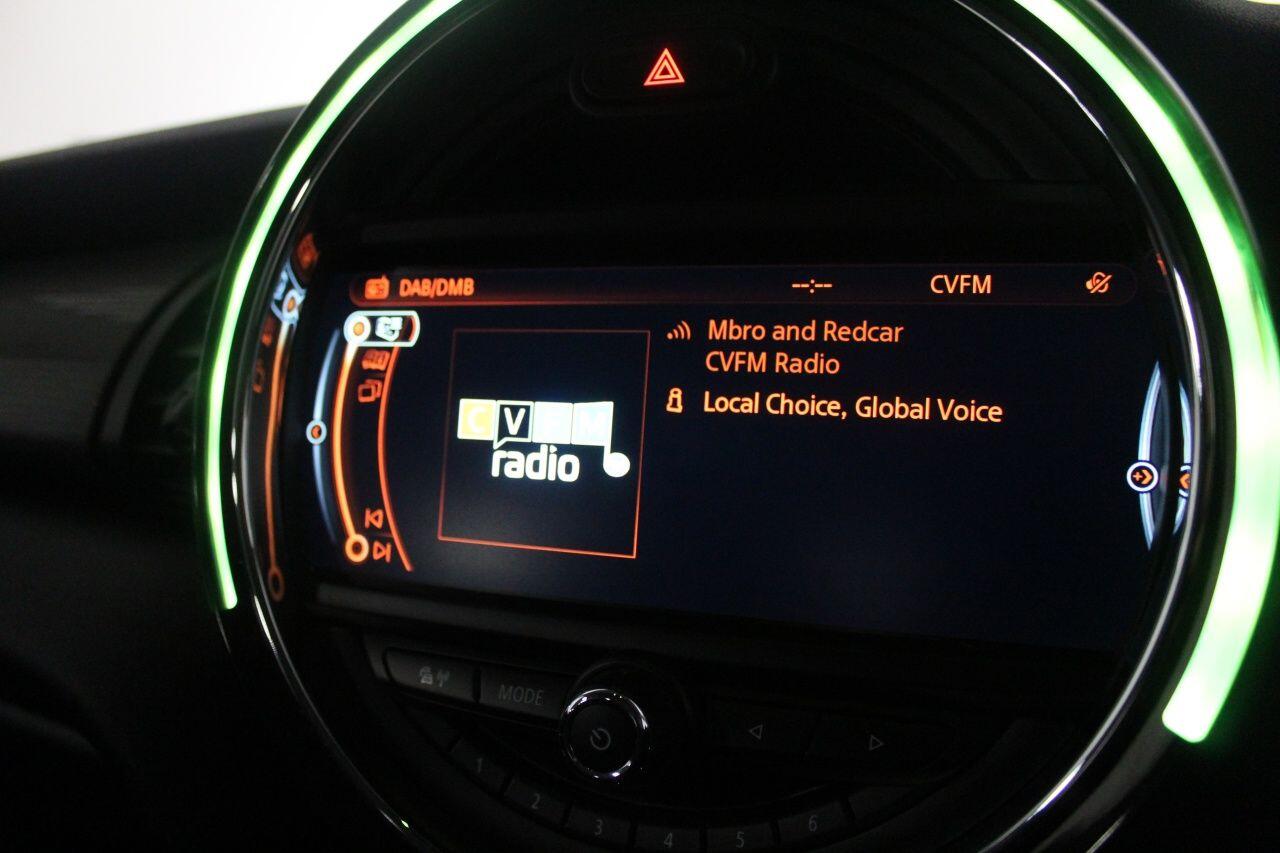 Mini Hatch view 32