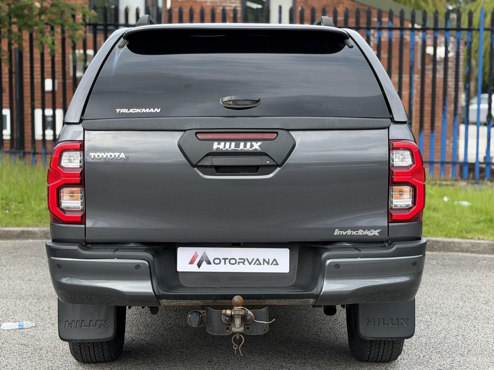 Toyota Hilux view 8