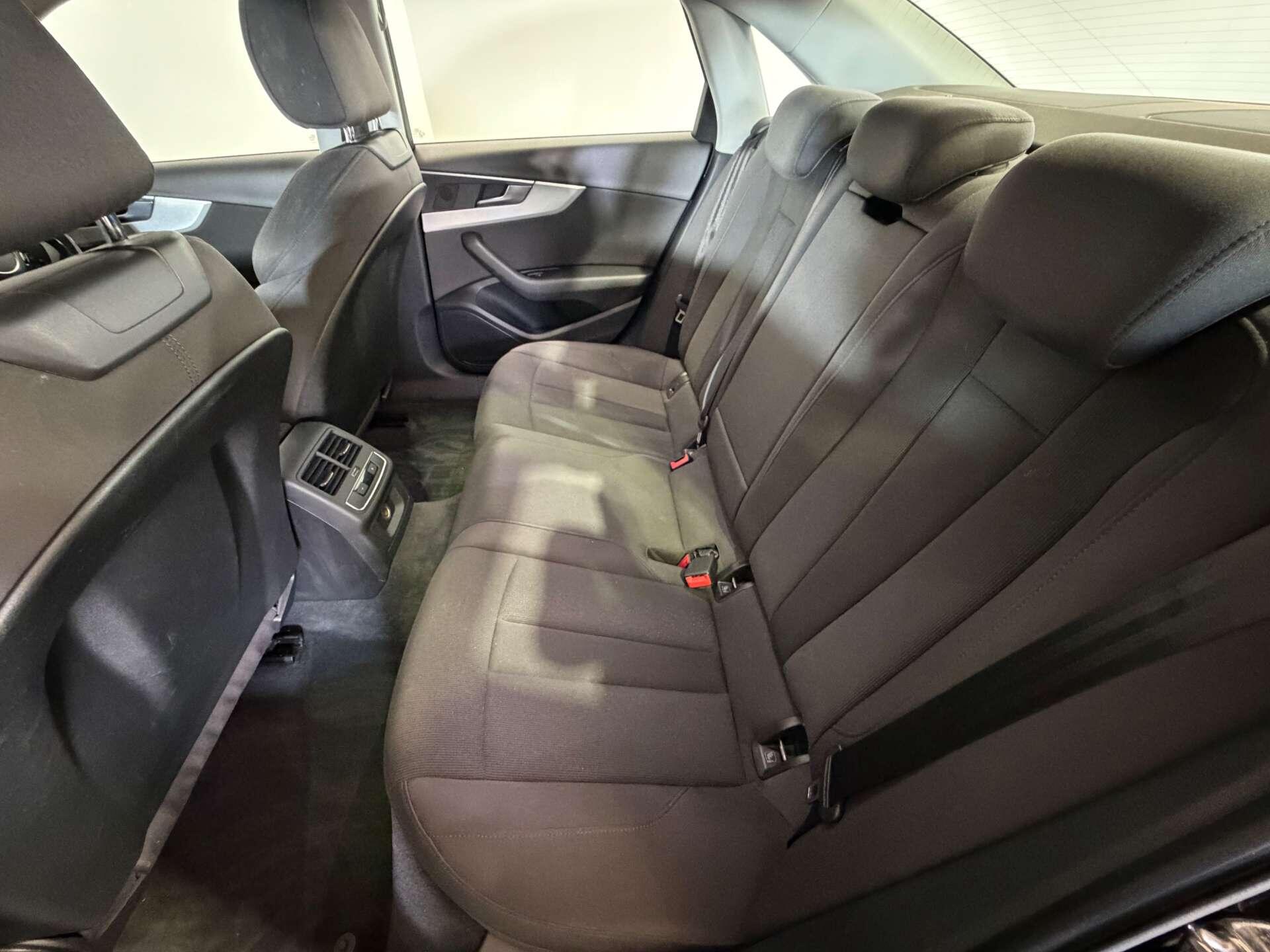 Audi A4 view 63