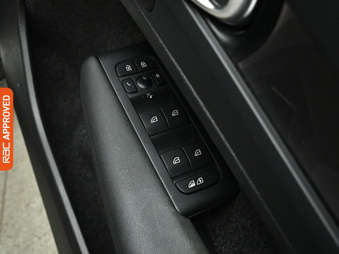 Volvo XC40 view 28