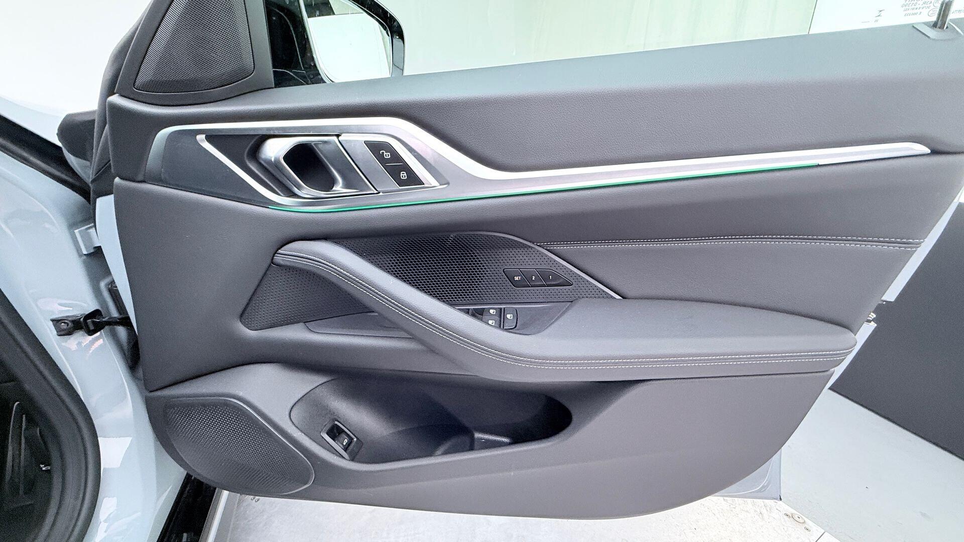 BMW i4 view 21