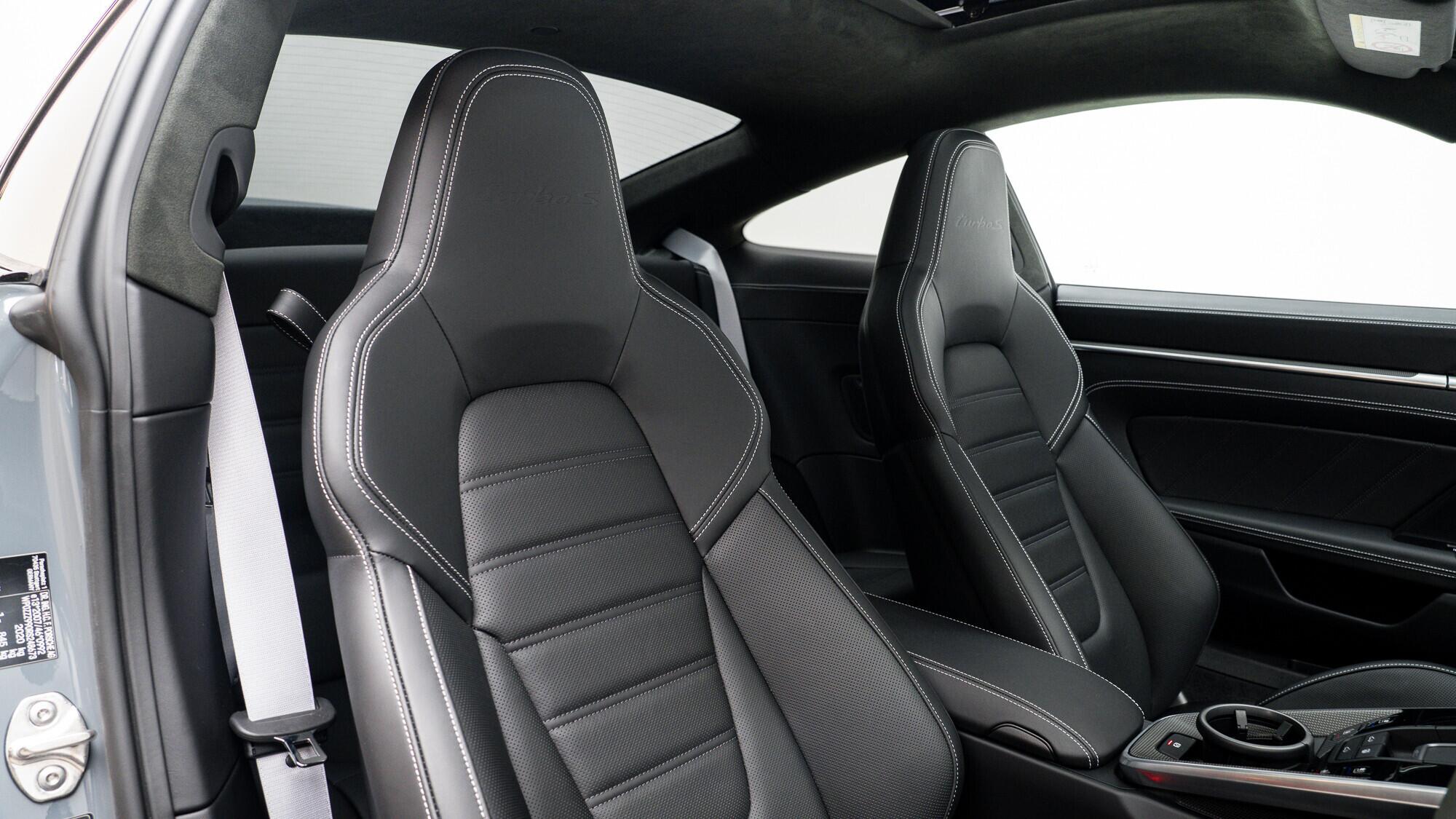 Porsche 911 view 6
