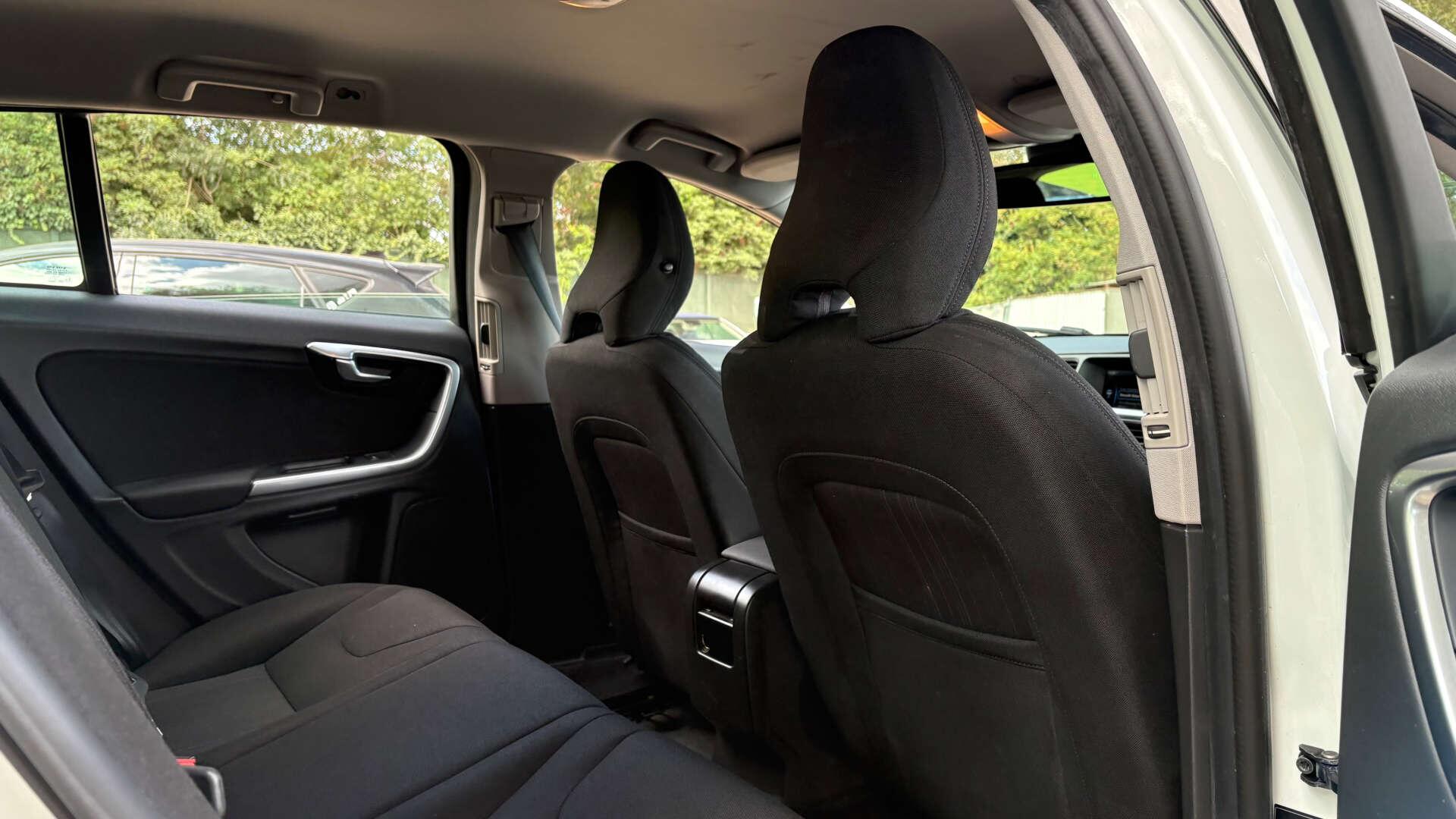 Volvo V60 view 9