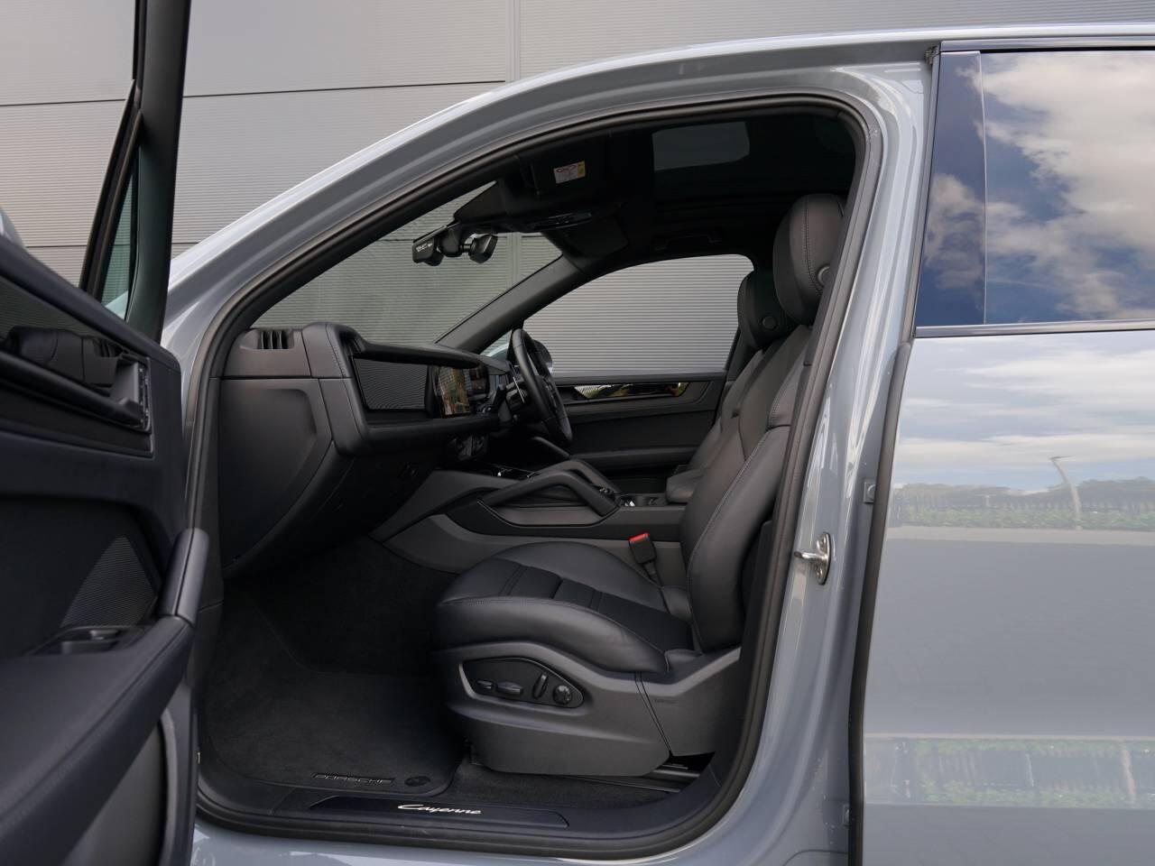 Porsche Cayenne view 10