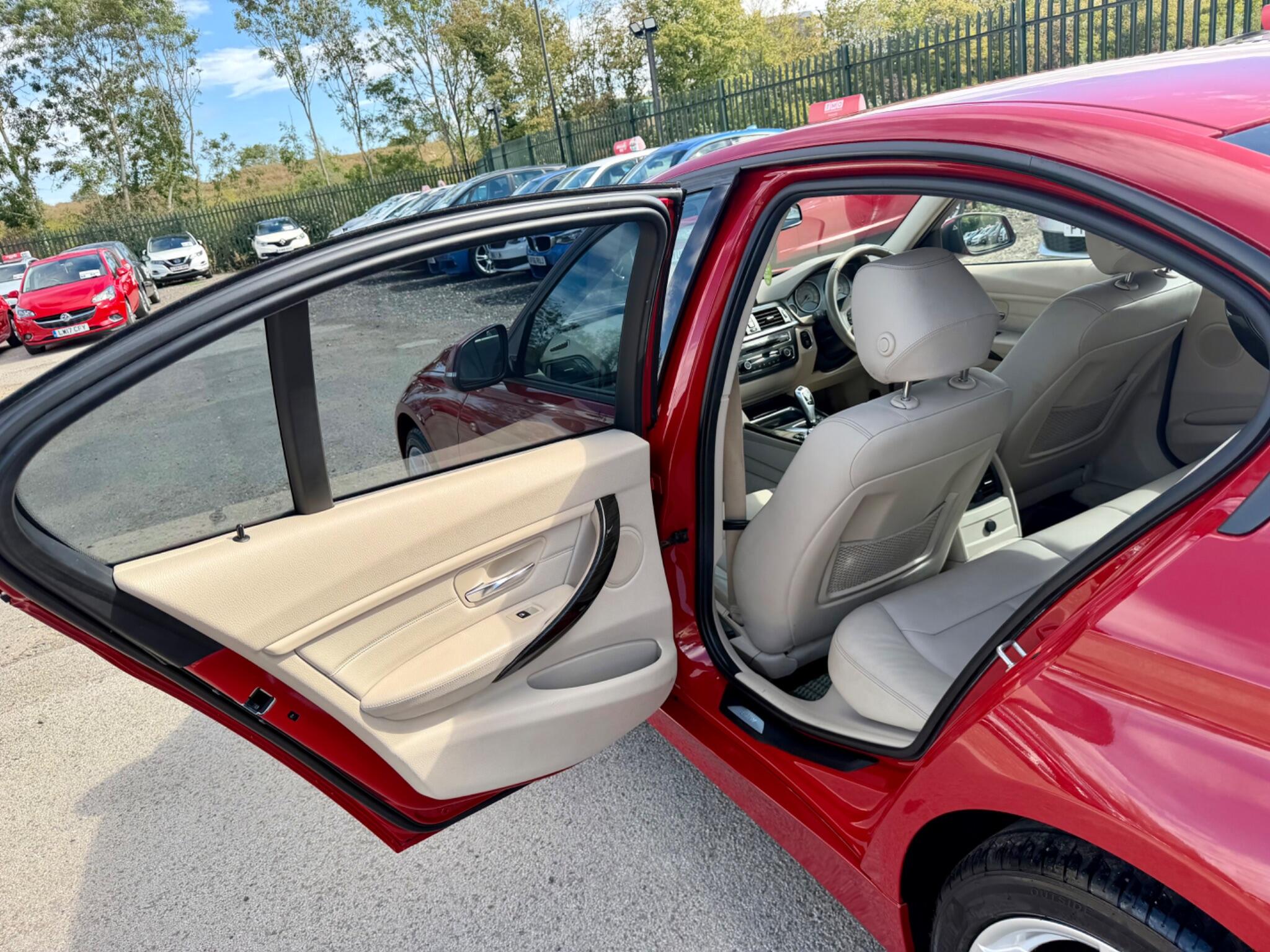 BMW 3 Series view 44