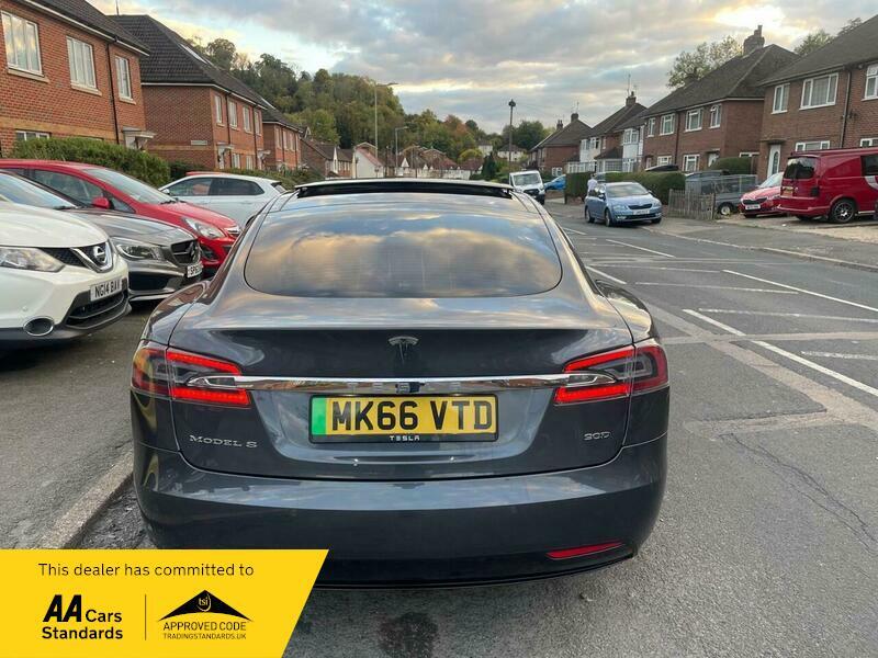 2016 Tesla Model S image 19