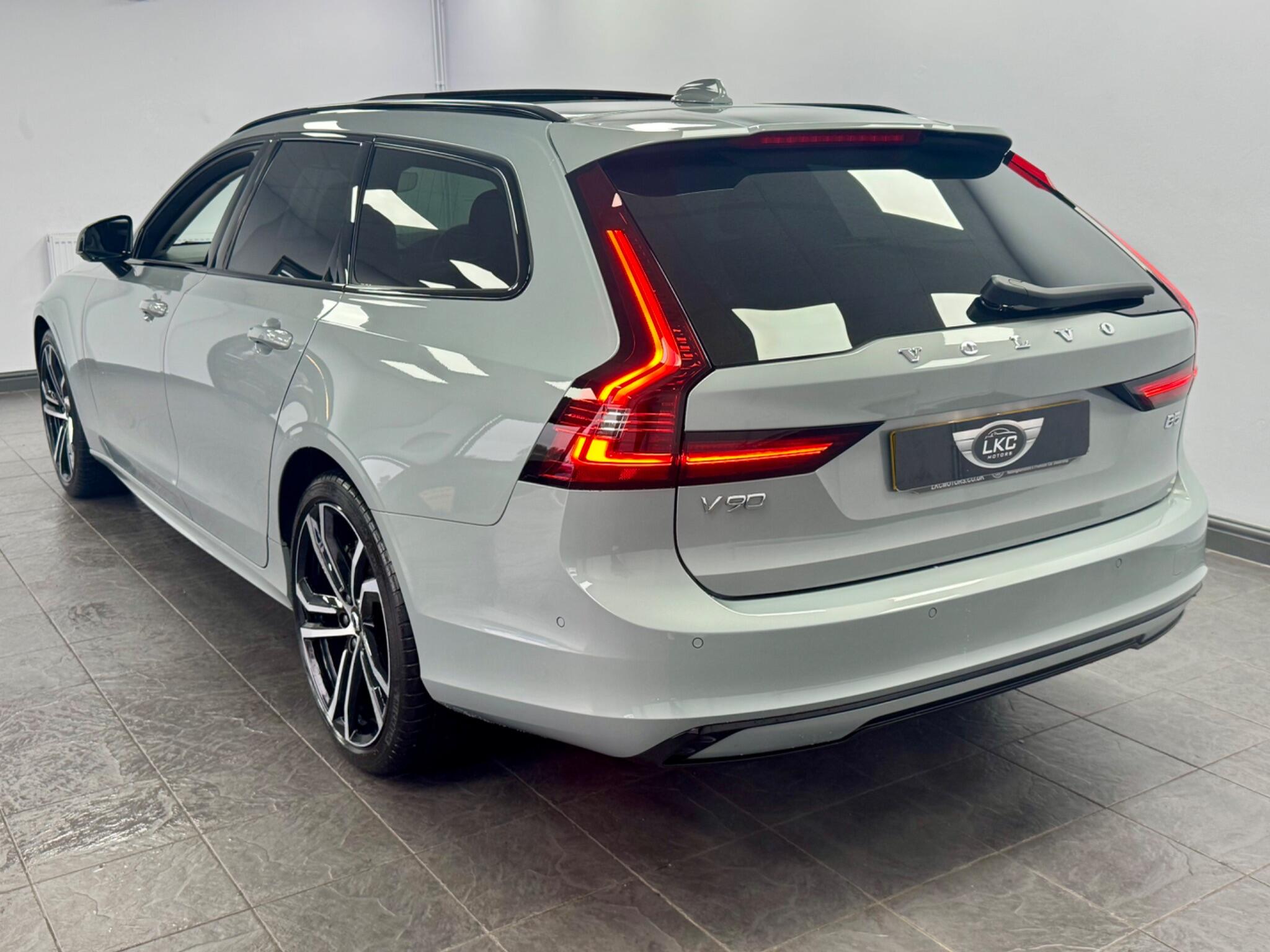 Volvo V90 view 17