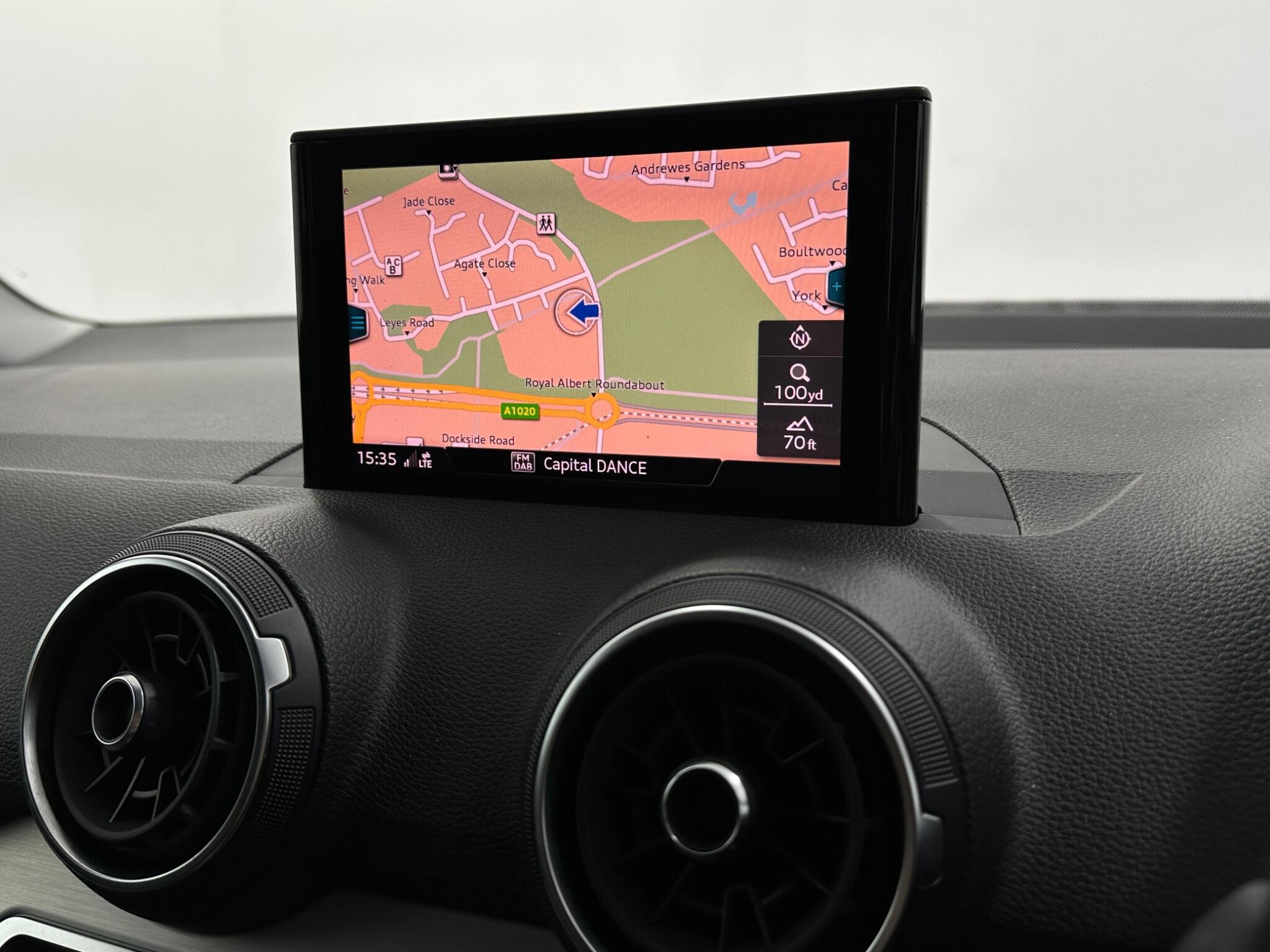 Audi Q2 view 23