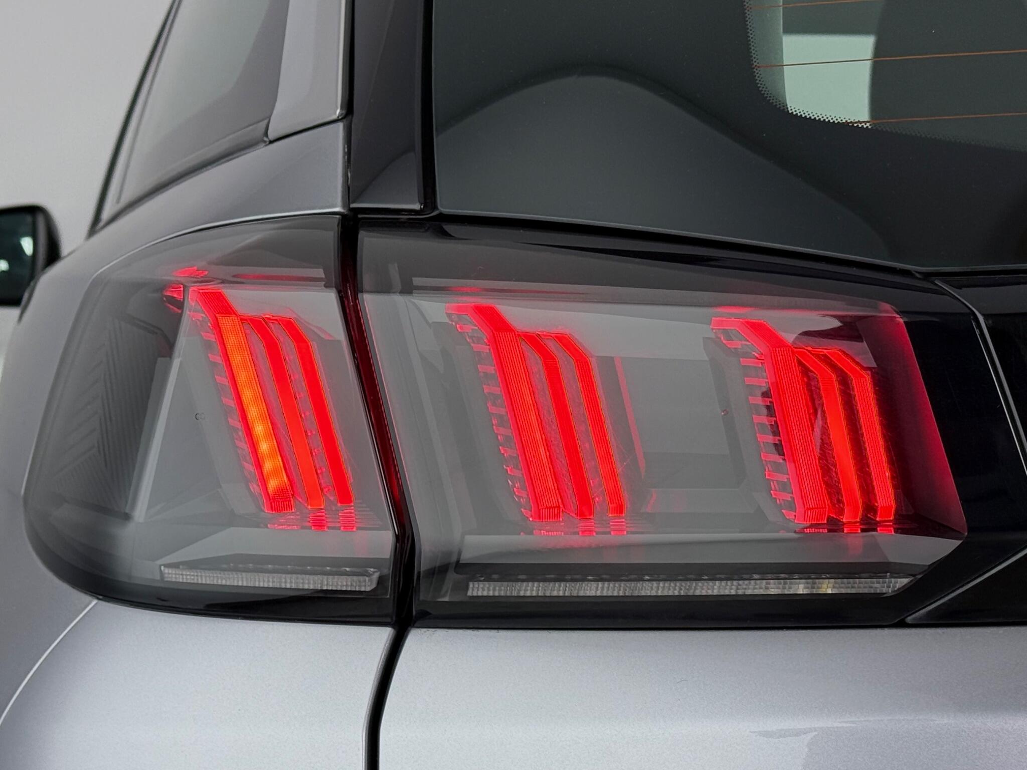 Peugeot 5008 view 10
