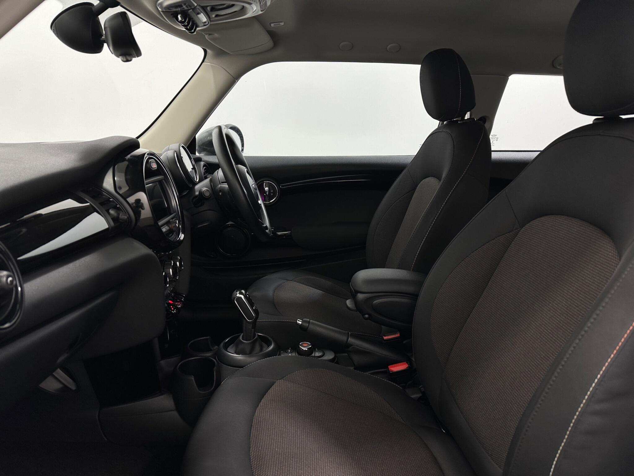 Mini Cooper view 34