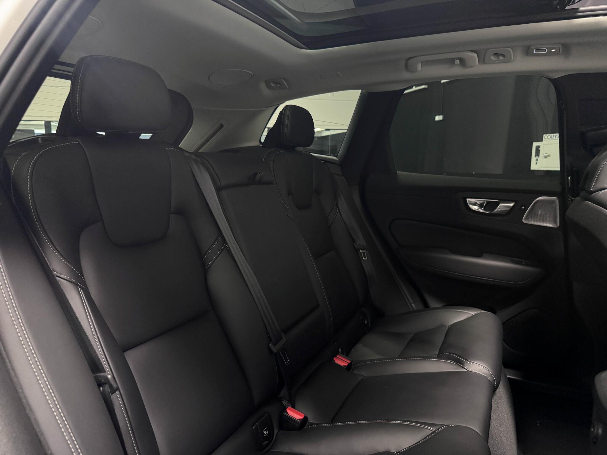 Volvo XC60 view 29