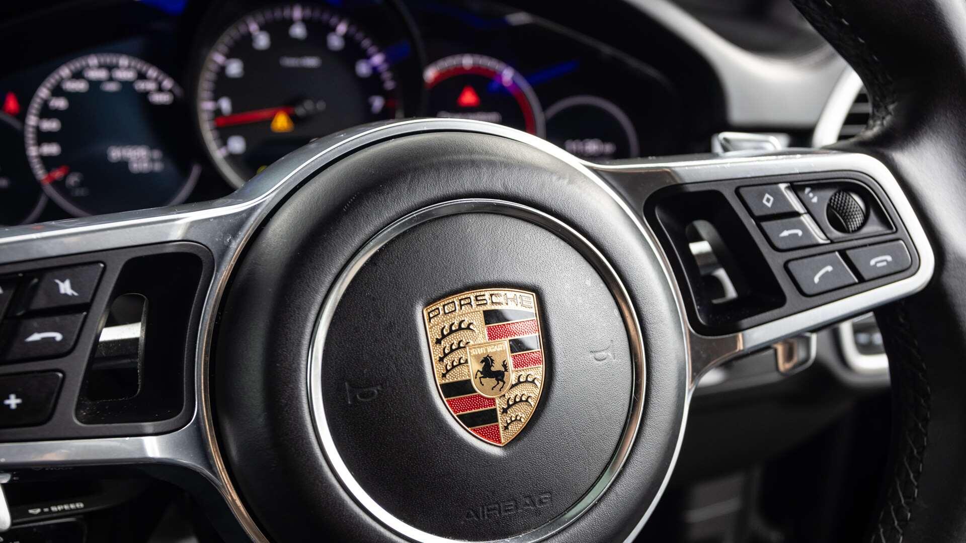 Porsche Cayenne view 19