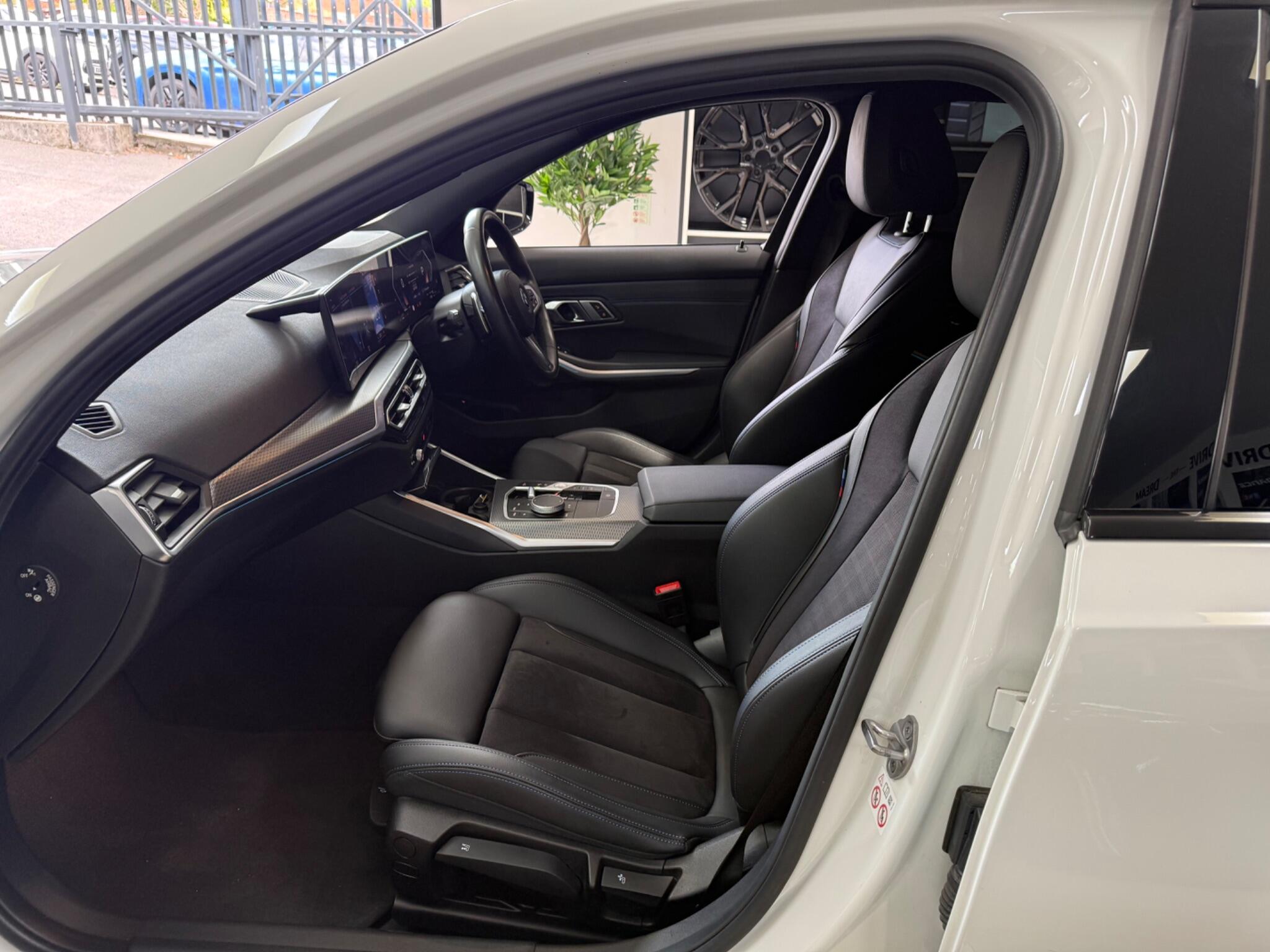 BMW 3 Series view 36