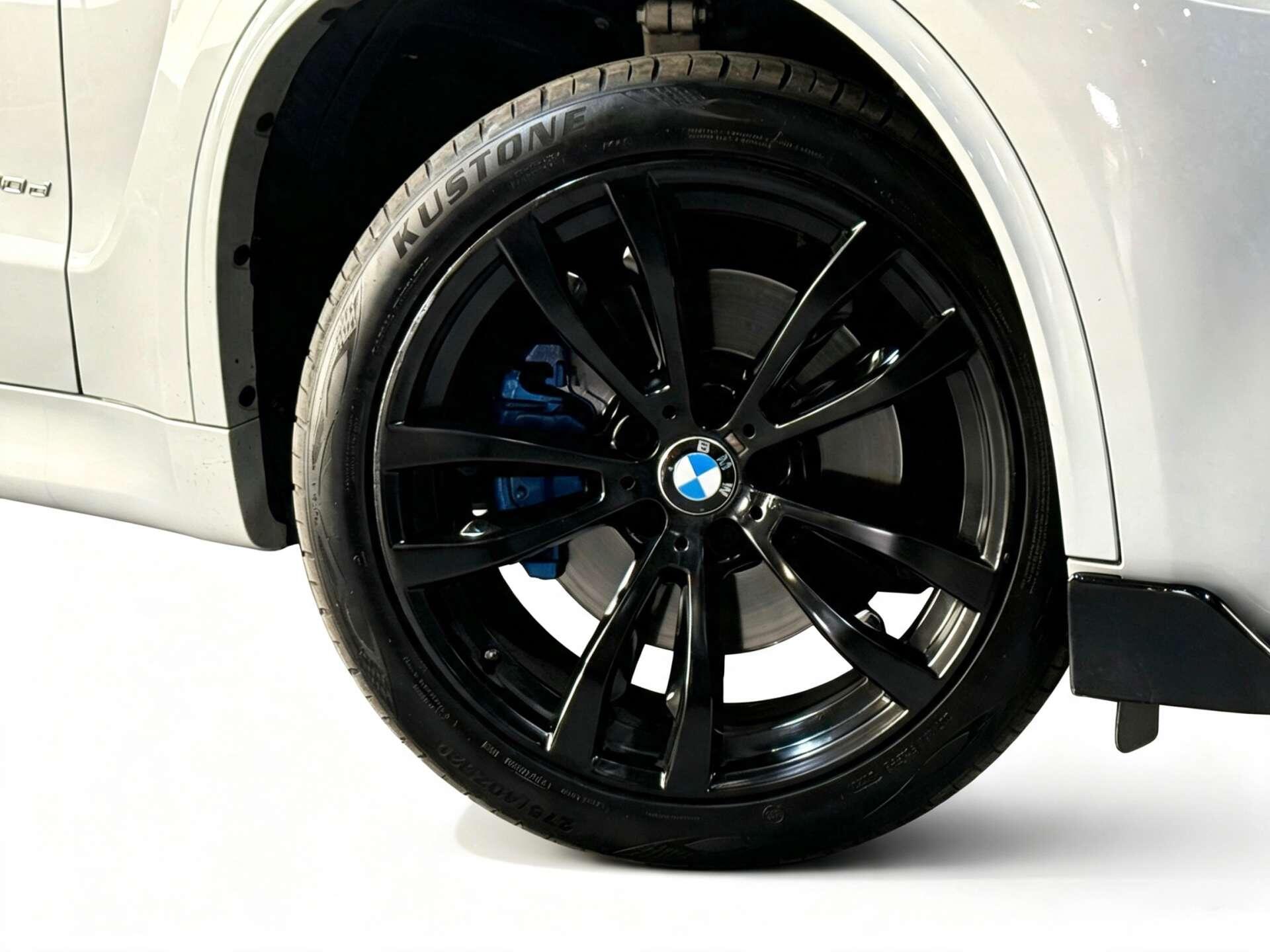 BMW X5 view 4