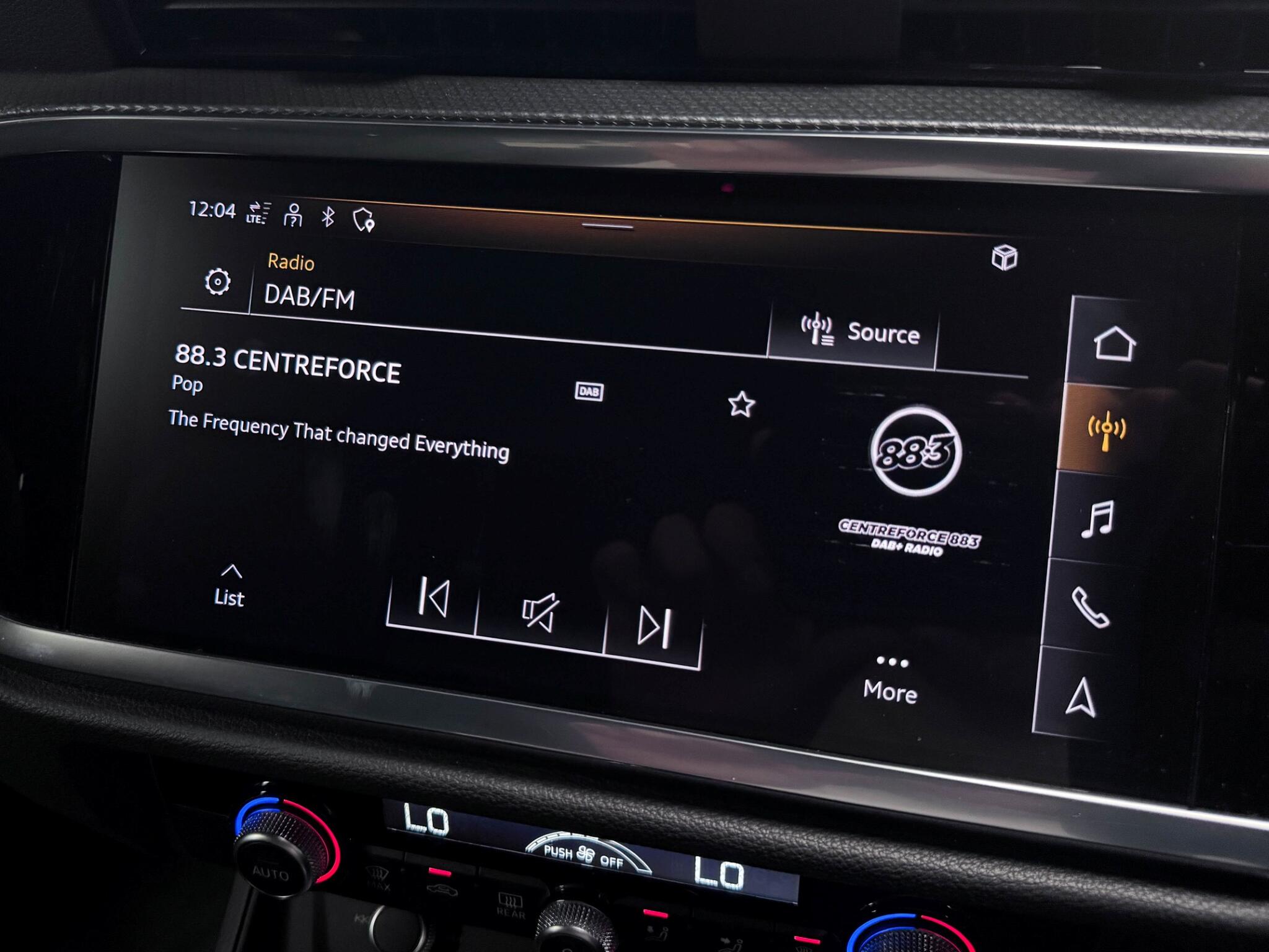 Audi Q3 view 38