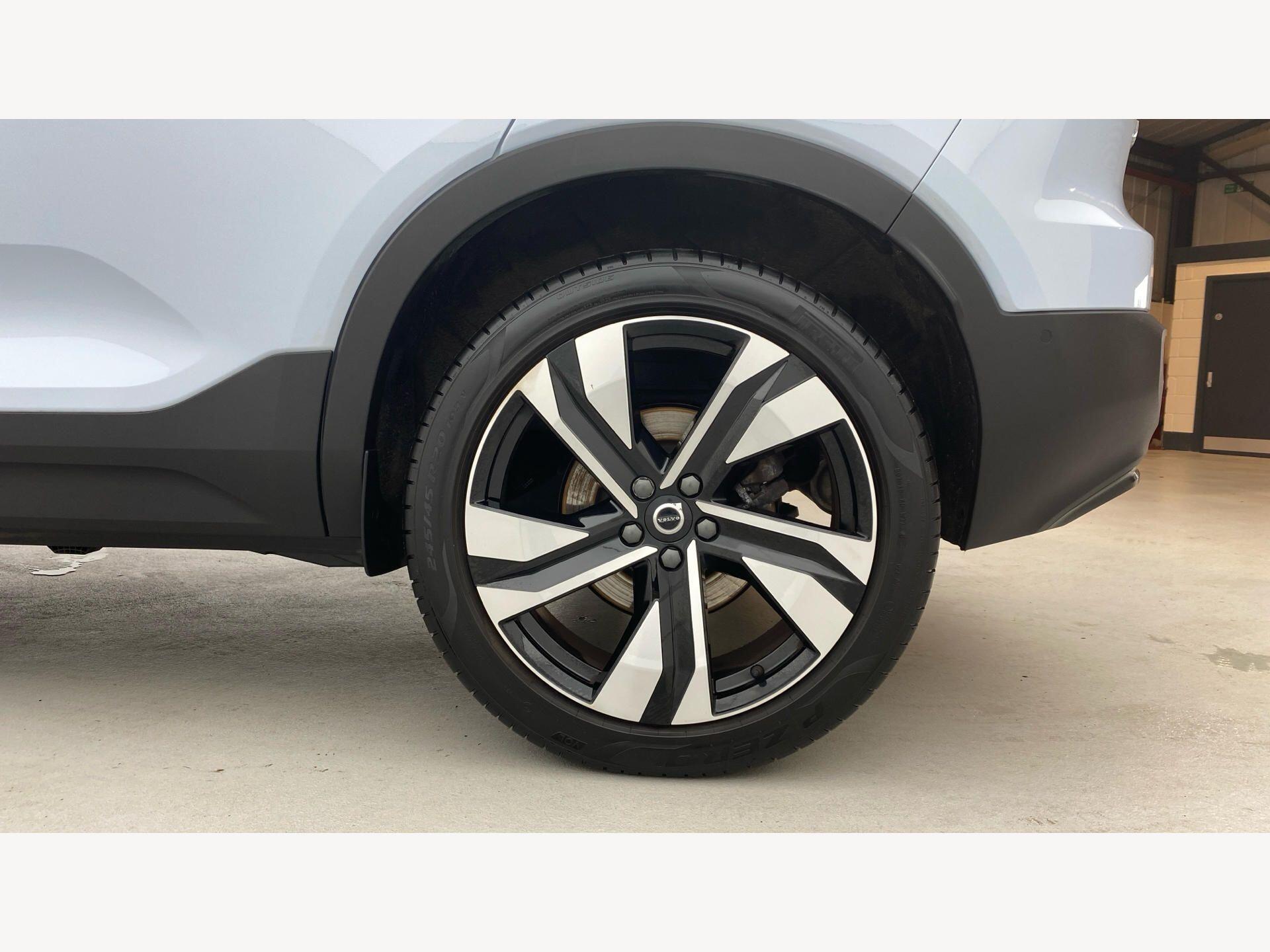 Volvo XC40 view 12