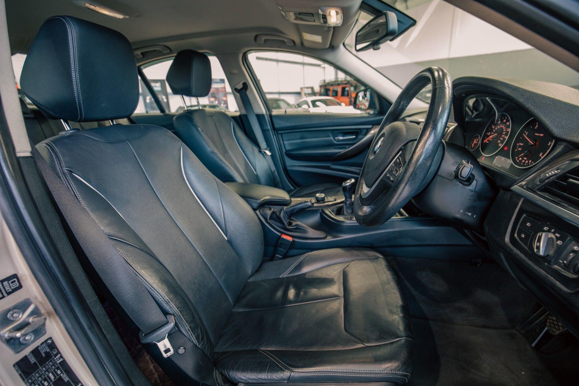BMW 3 Series view 3