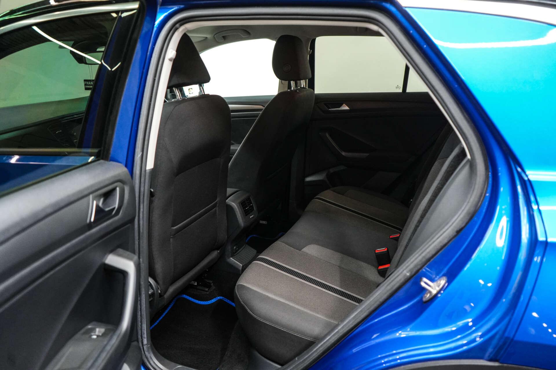 Volkswagen T-Roc view 19