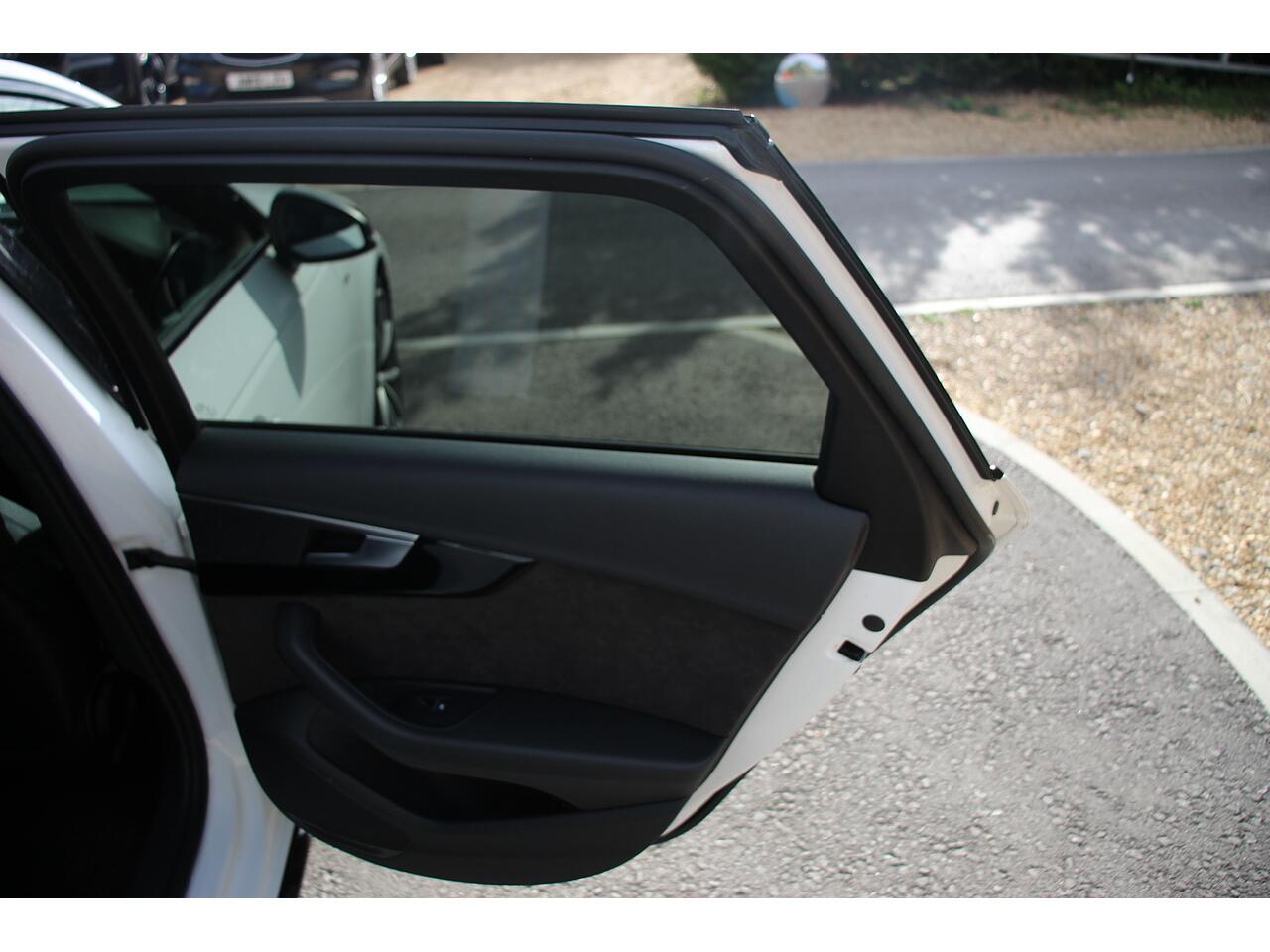 Audi A4 Avant view 43