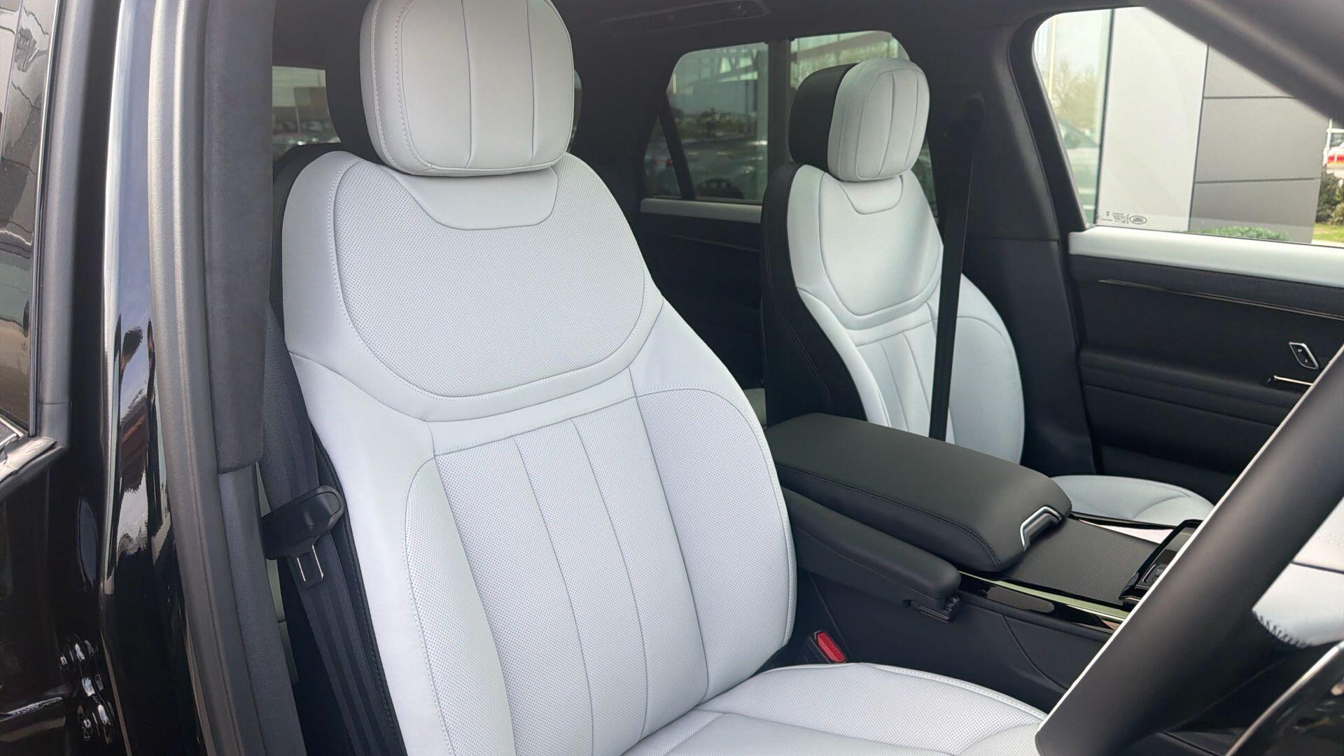 Land Rover Range Rover Sport view 8