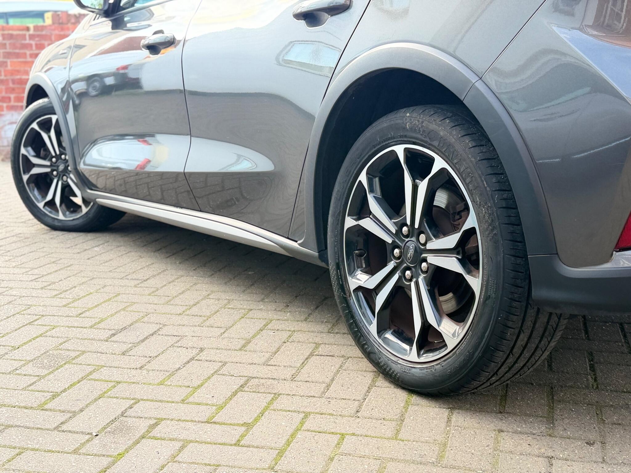 Ford Focus view 13