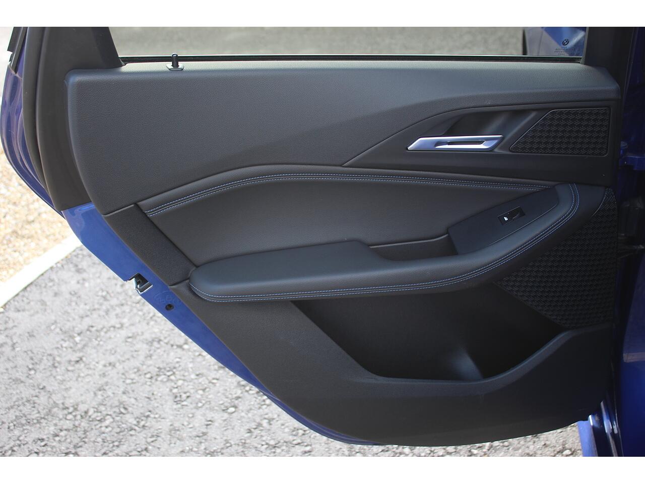 BMW 2 Series Active Tourer view 35