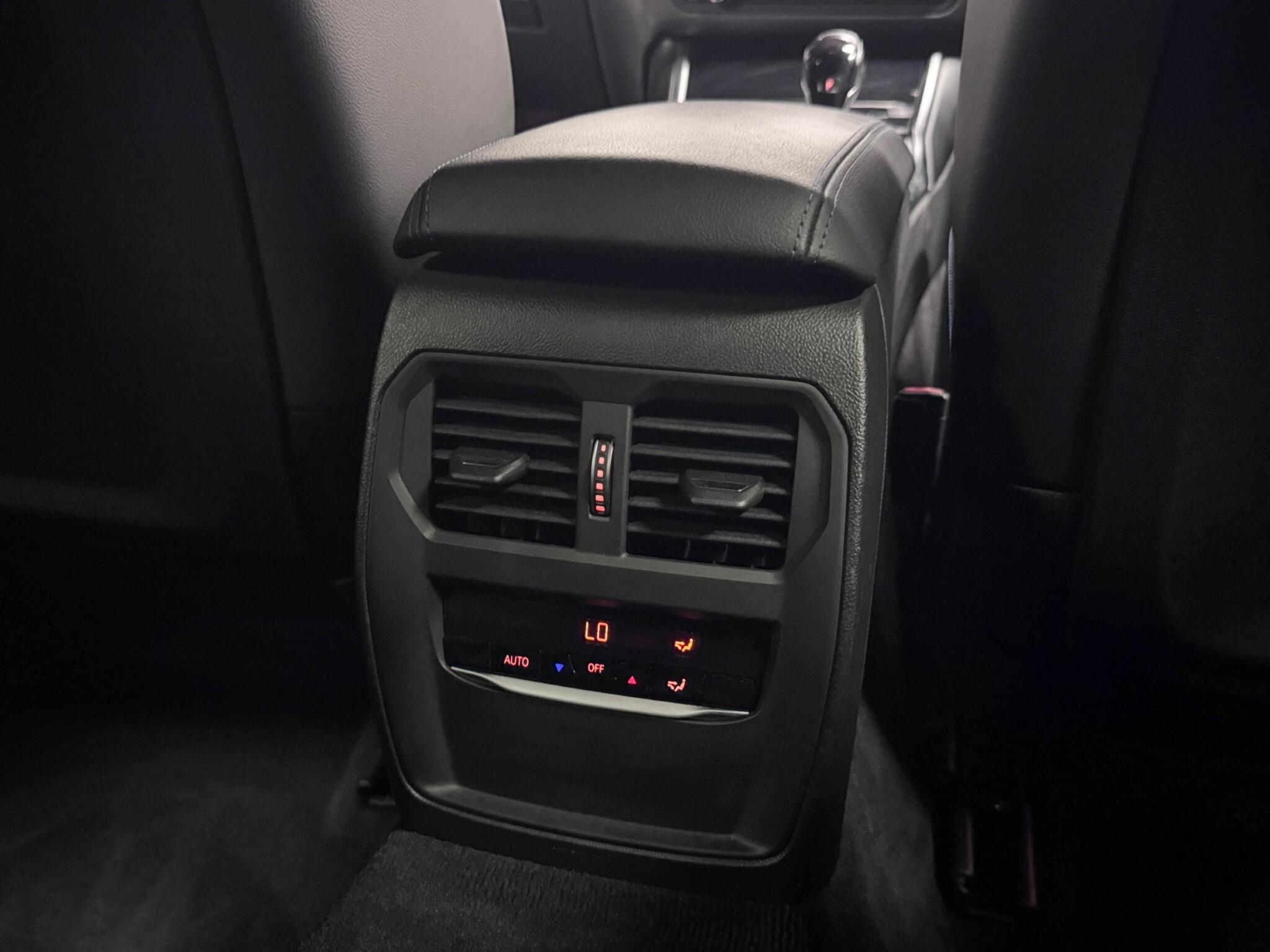 BMW 3 Series view 21