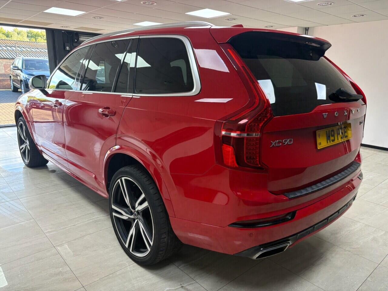 Volvo XC90 view 5