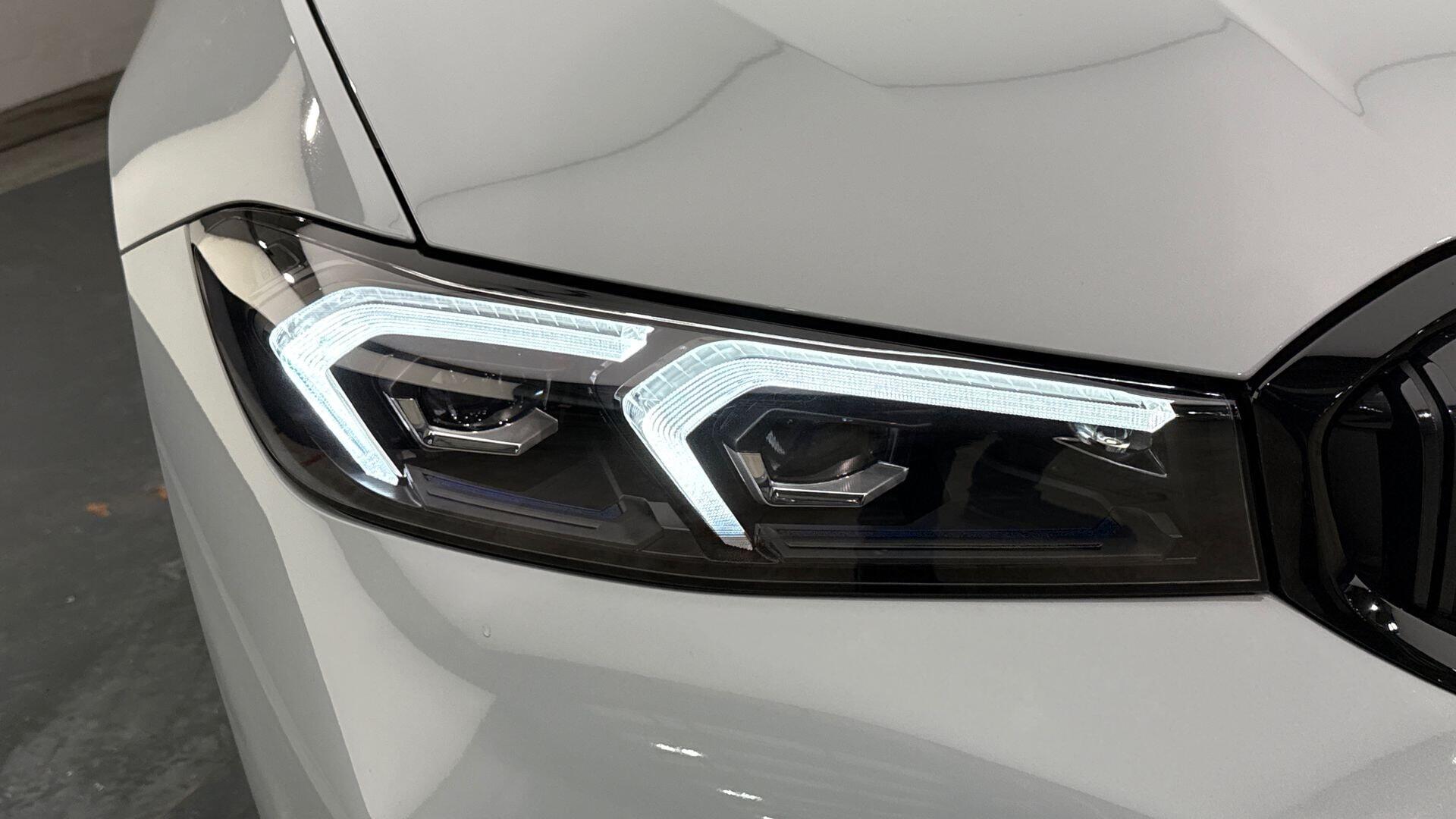BMW 3 Series view 23