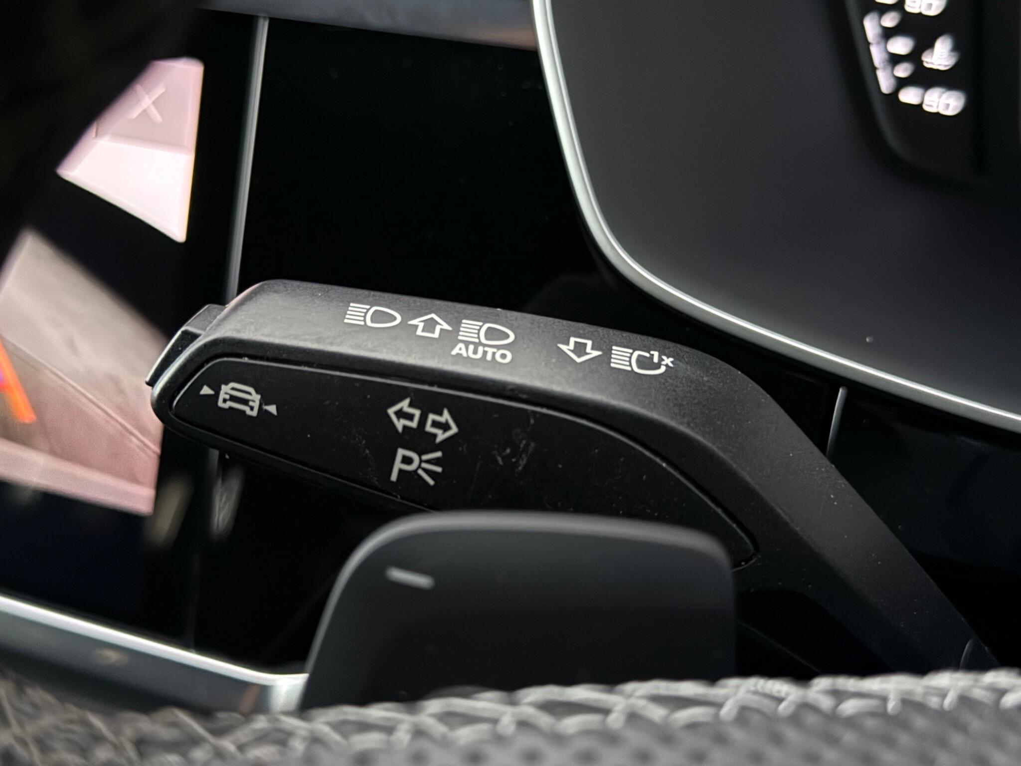 Audi Q3 view 18