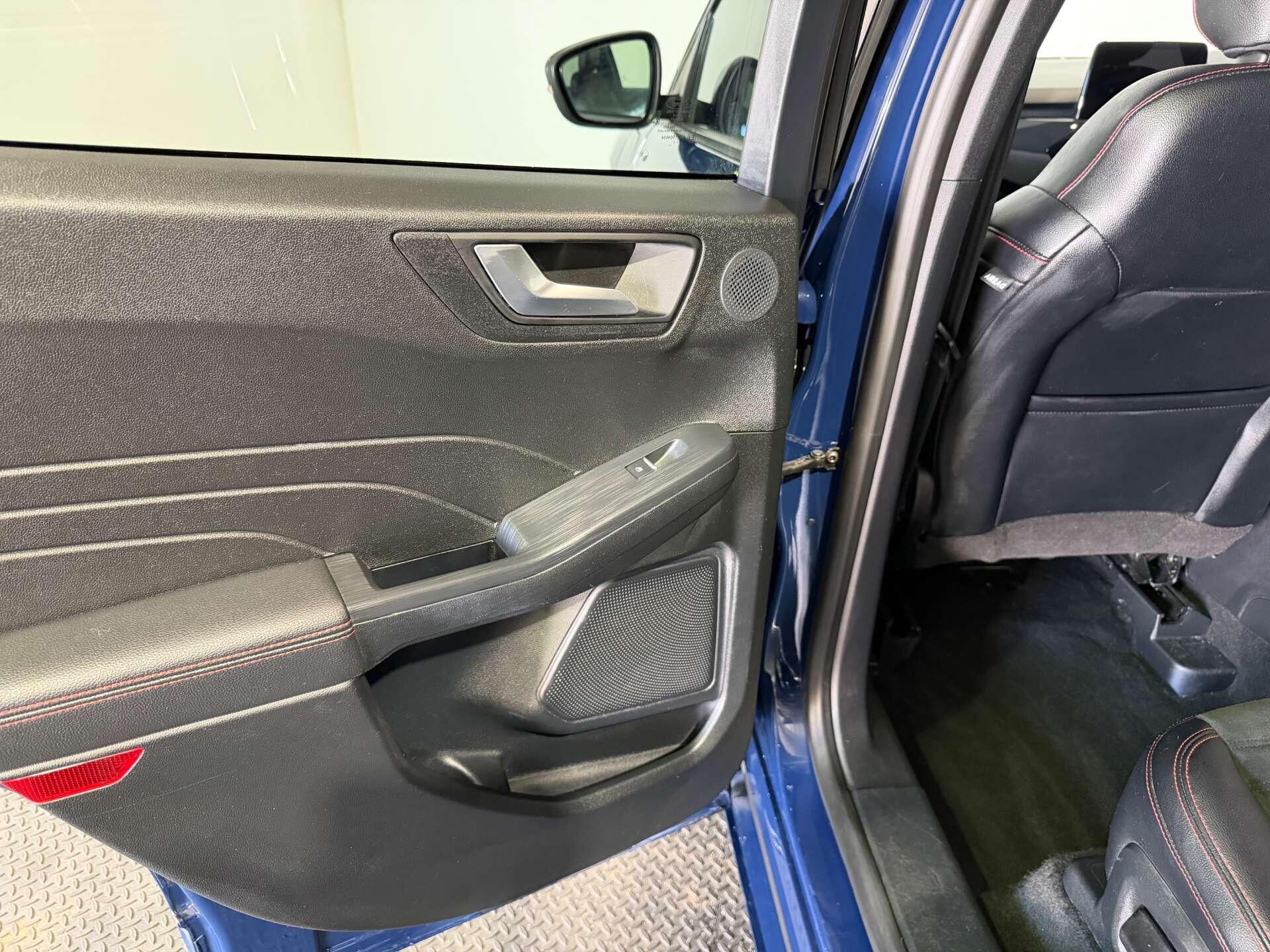 Ford Kuga view 55