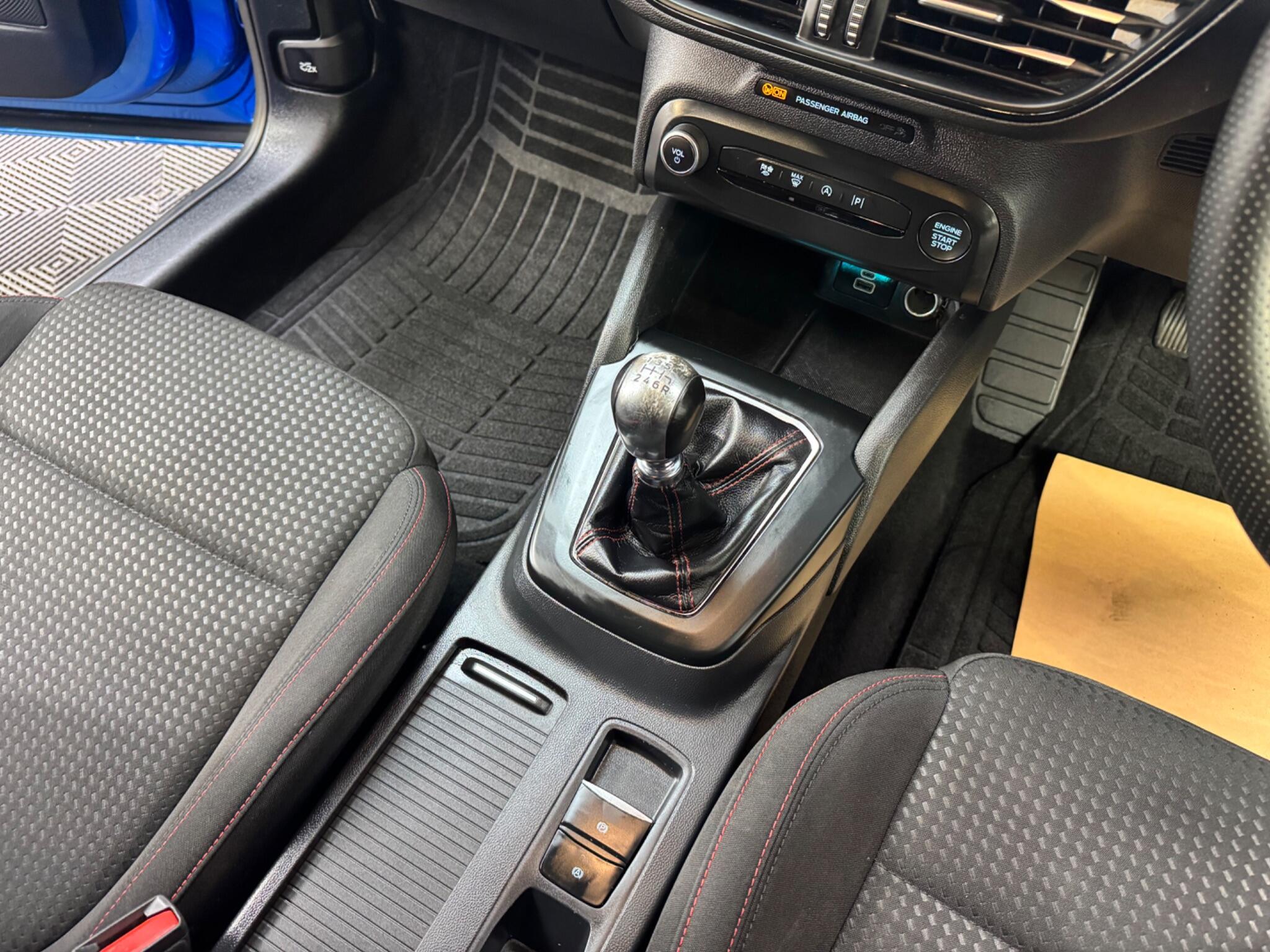 Ford Focus view 15
