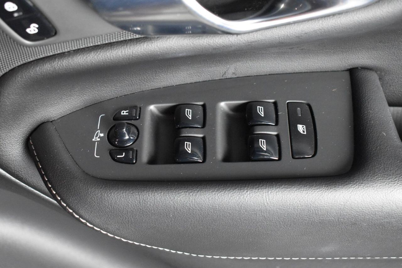 Volvo XC90 view 29