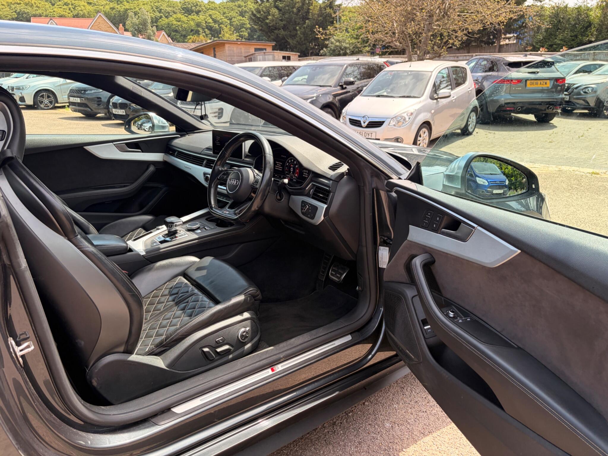 Audi S5 view 9