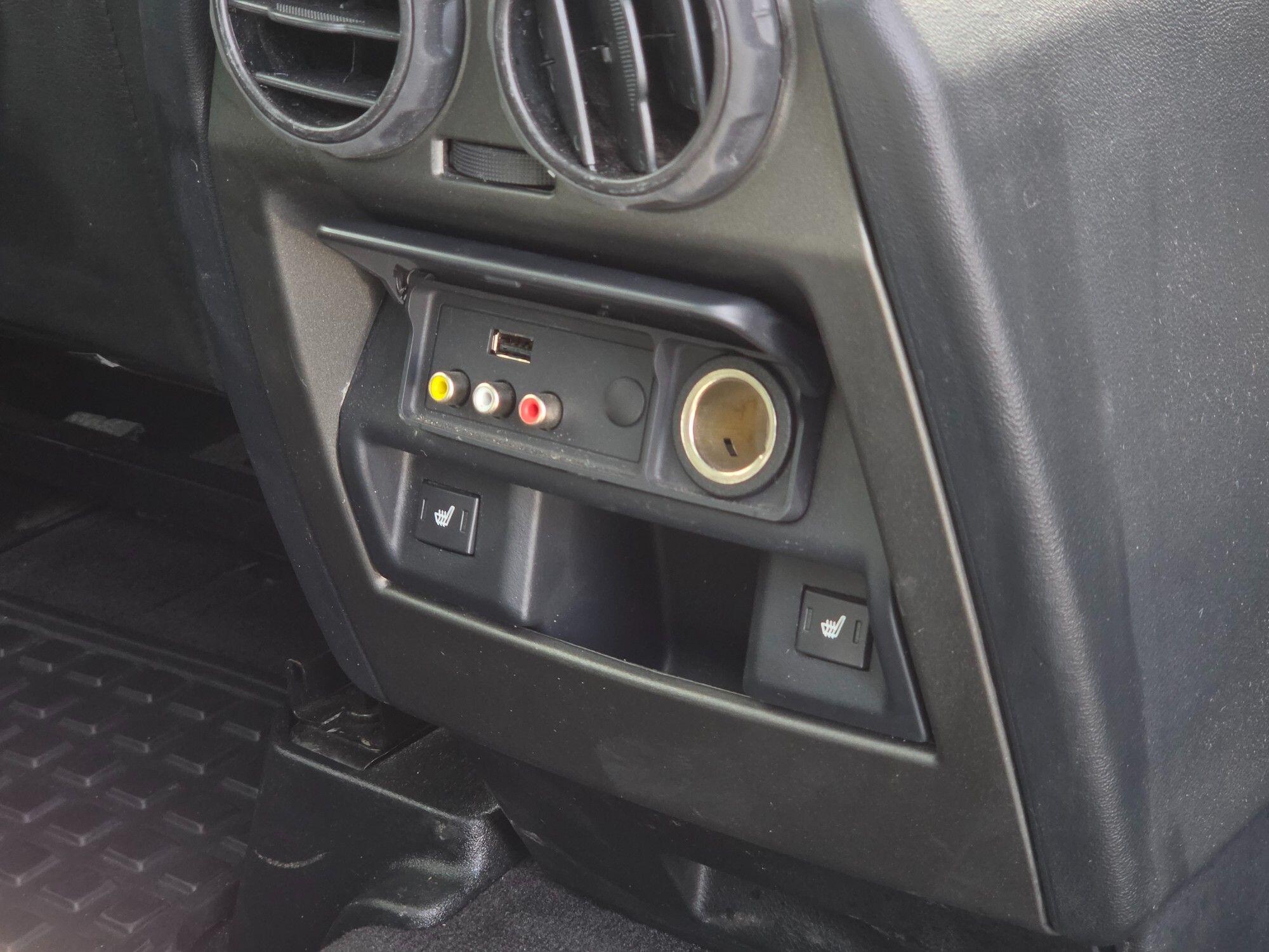 Land Rover Discovery view 21