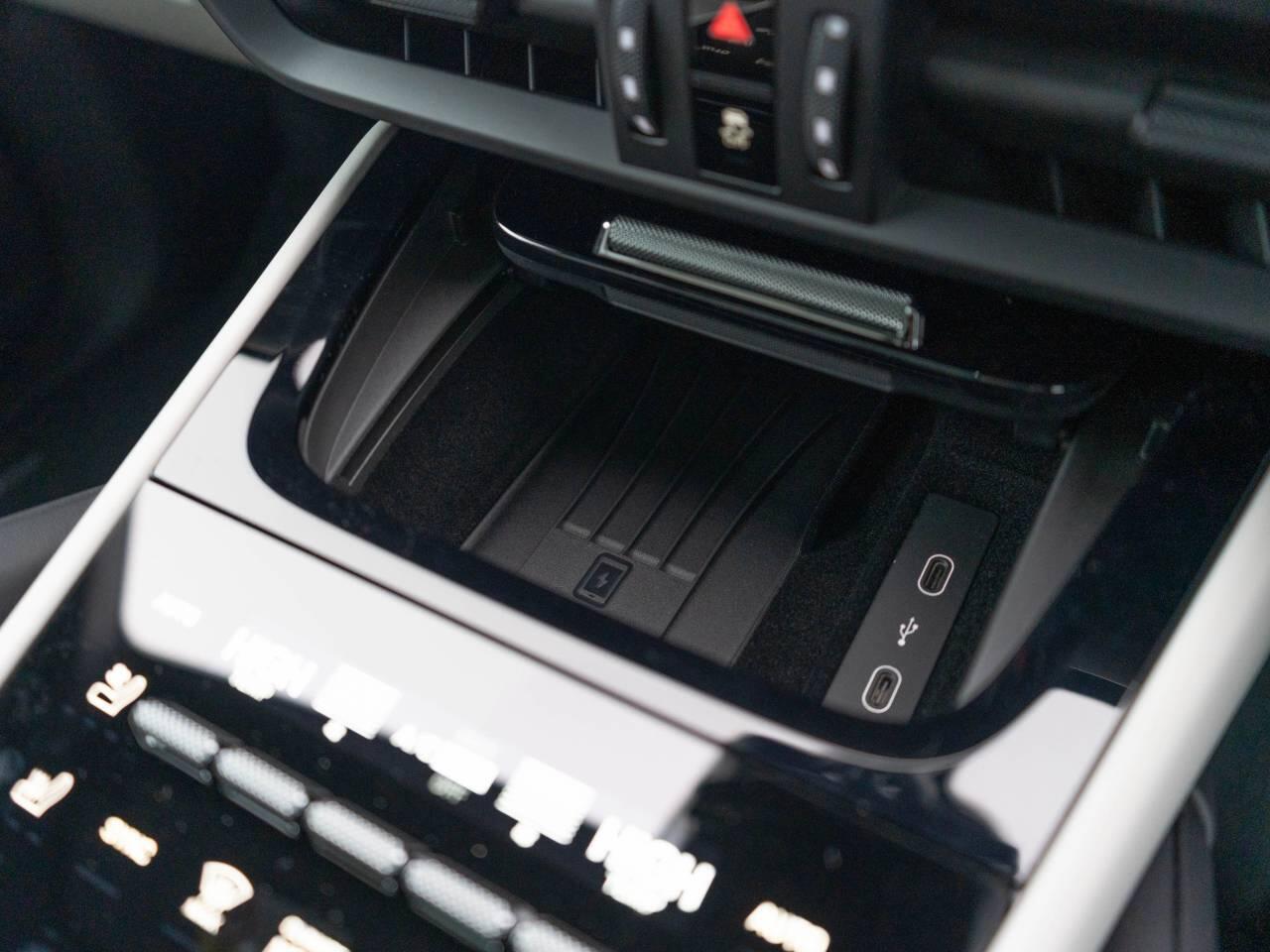 Porsche Cayenne view 25