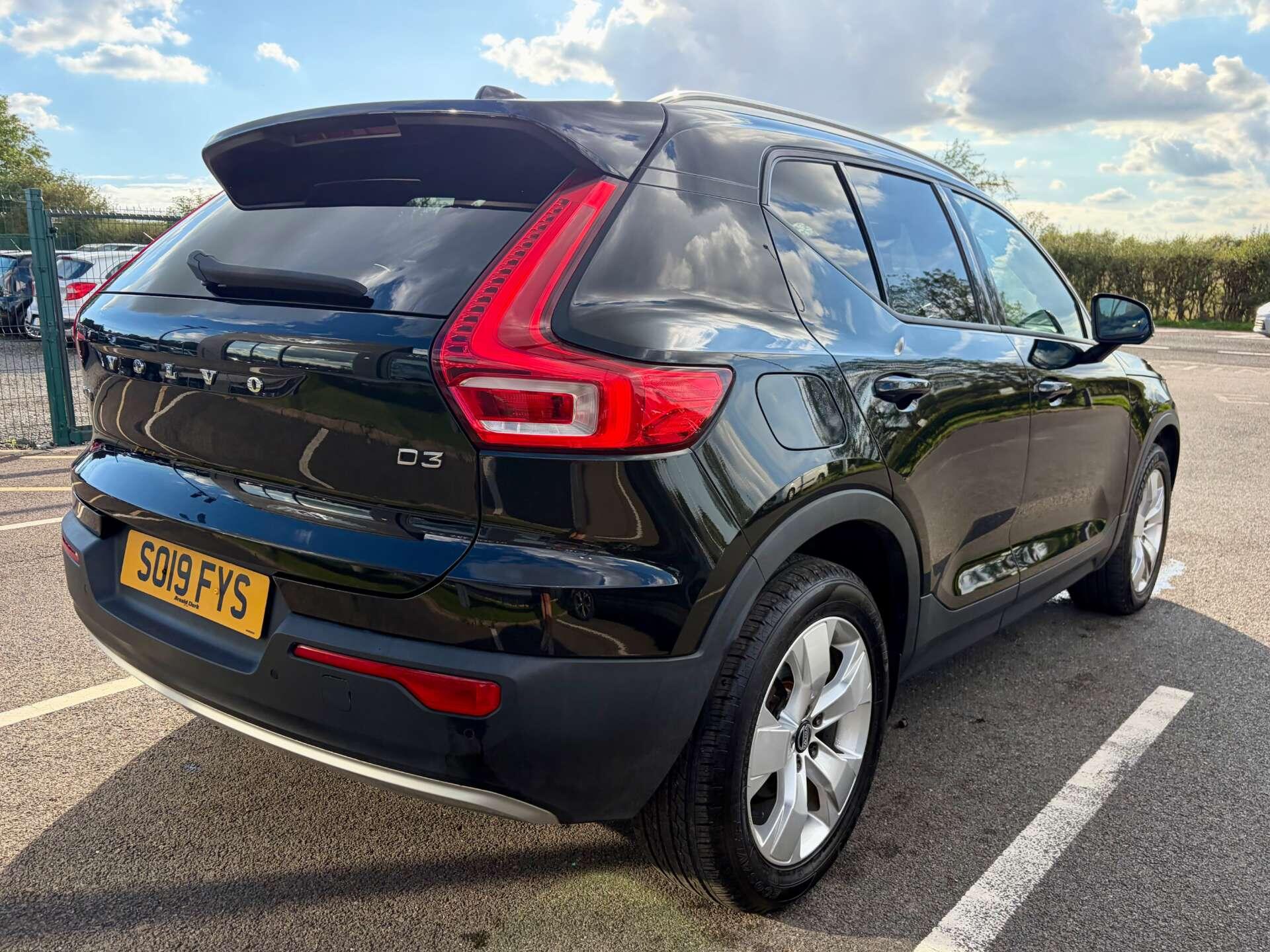 Volvo XC40 view 8