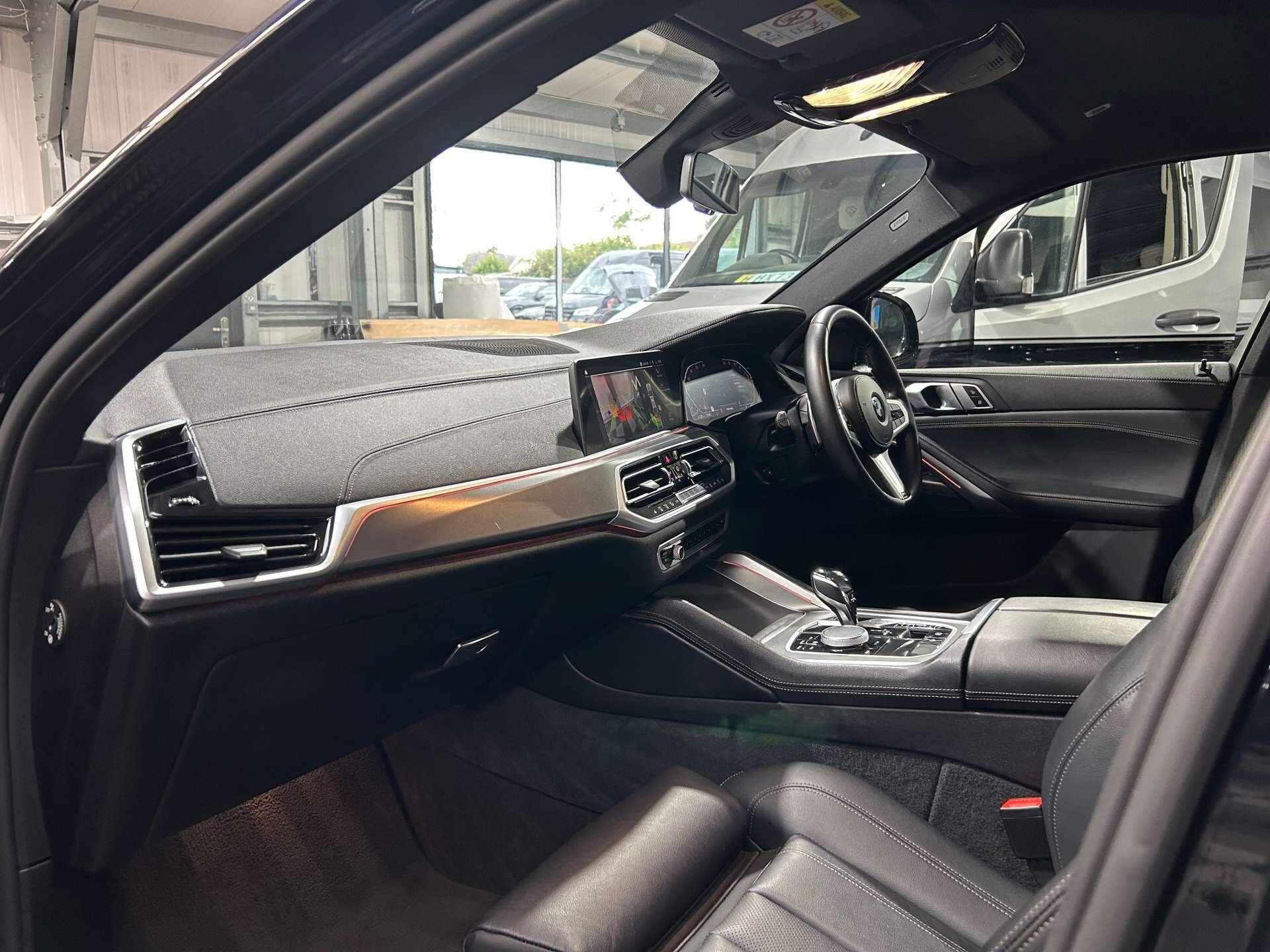 BMW X6 view 24