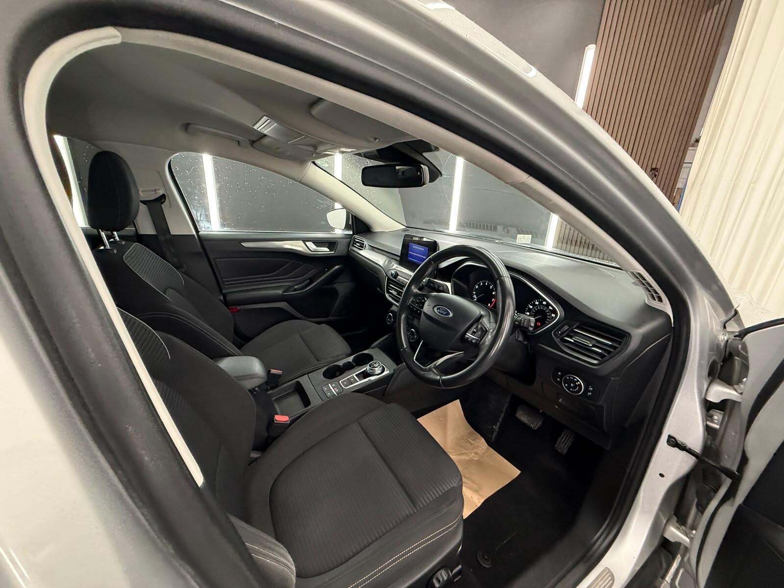 Ford Focus view 22