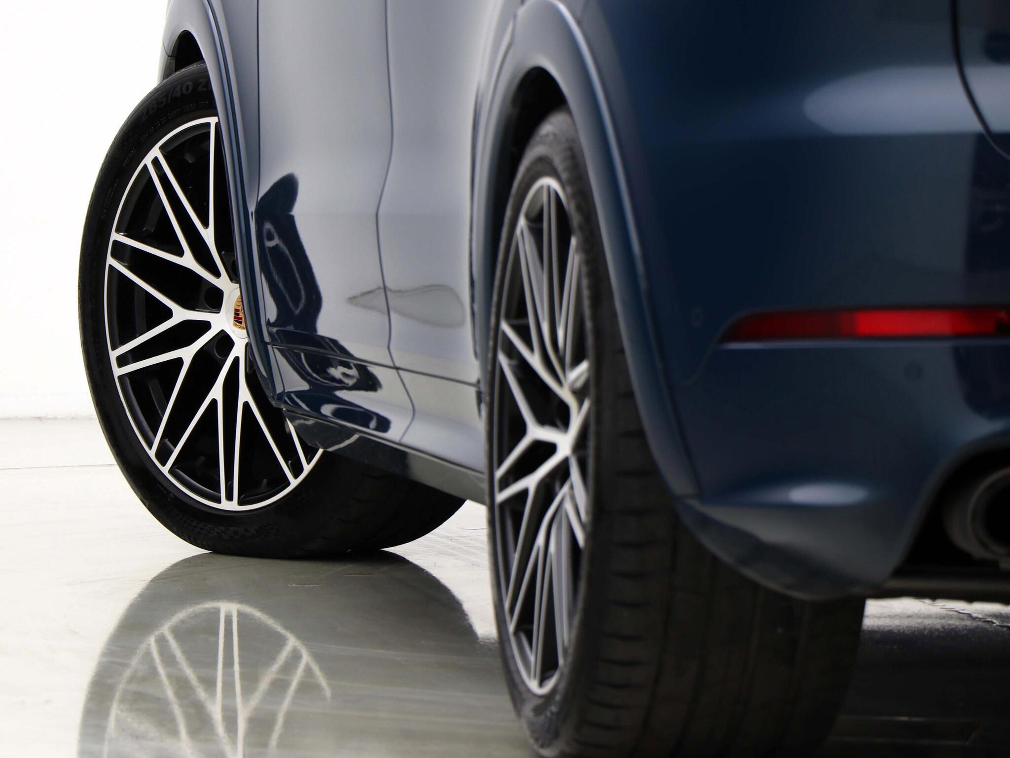 Porsche Cayenne view 22