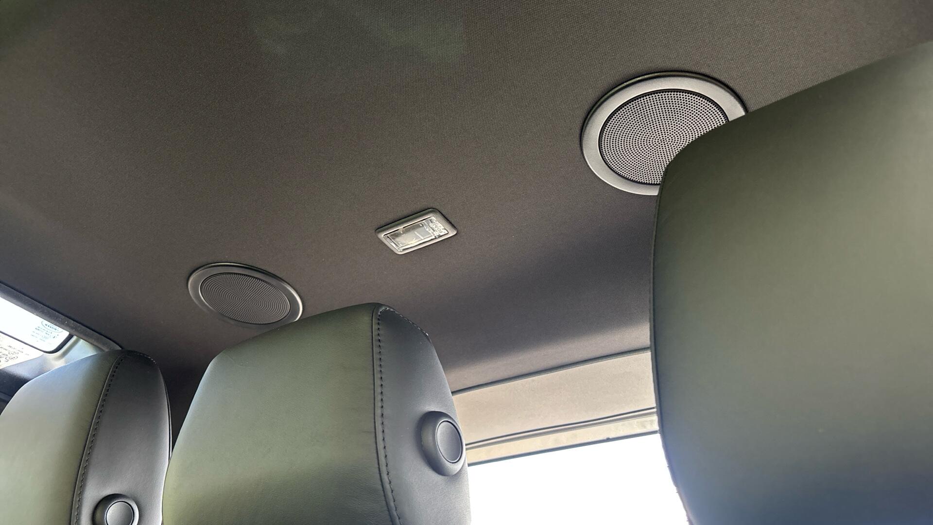 Land Rover Defender view 50