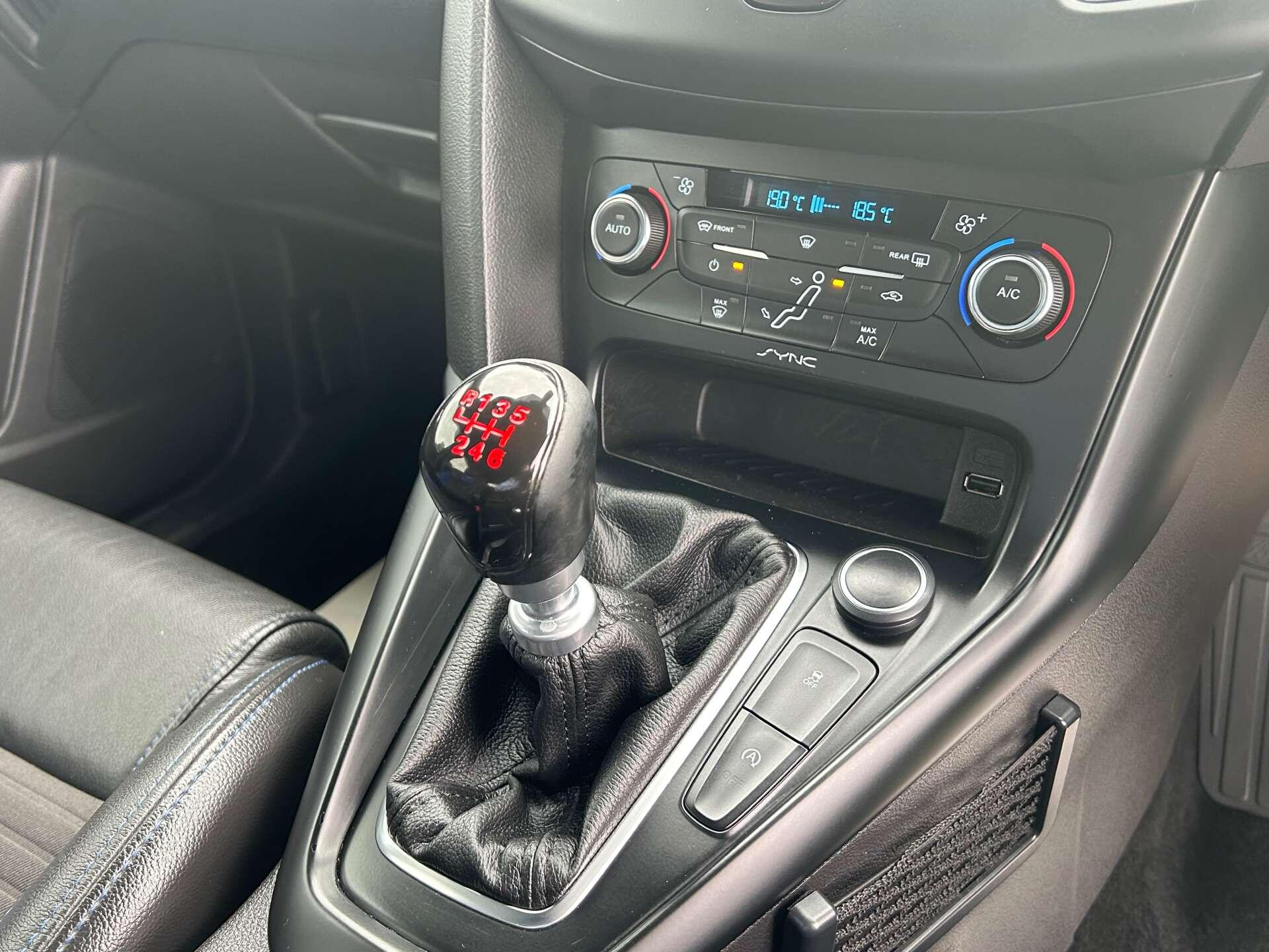 Ford Focus view 32