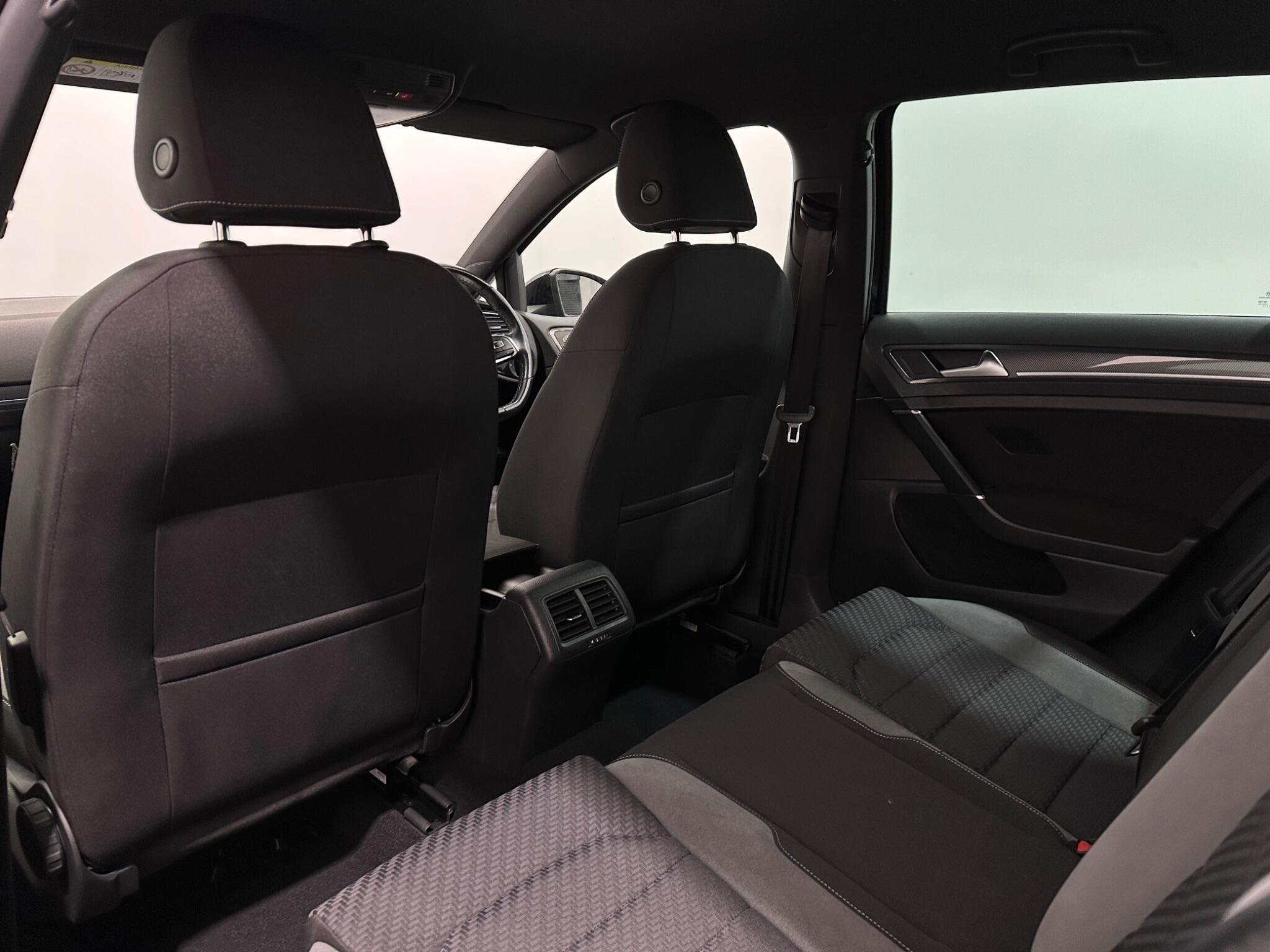 Volkswagen Golf view 38