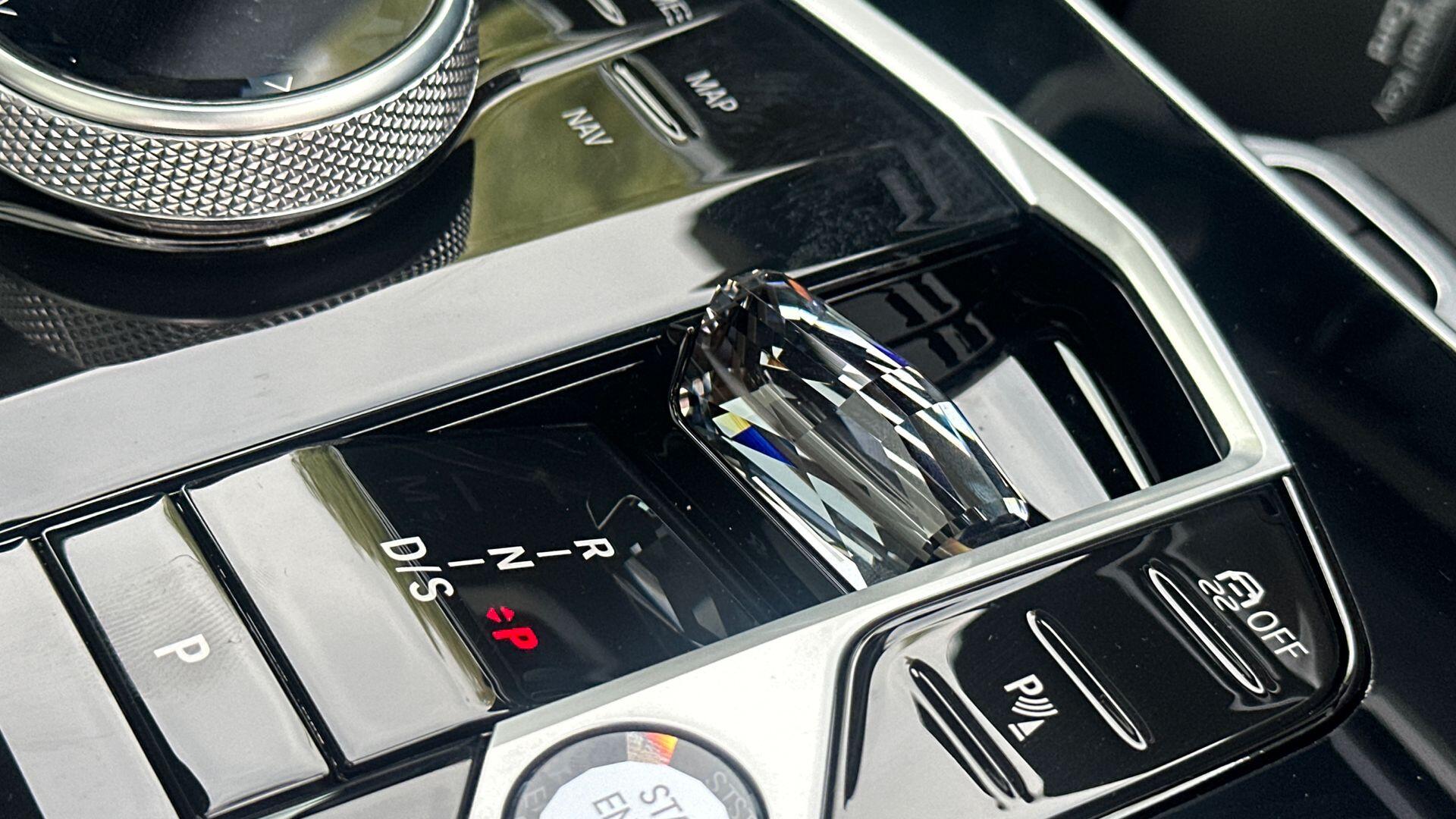 BMW X7 view 19