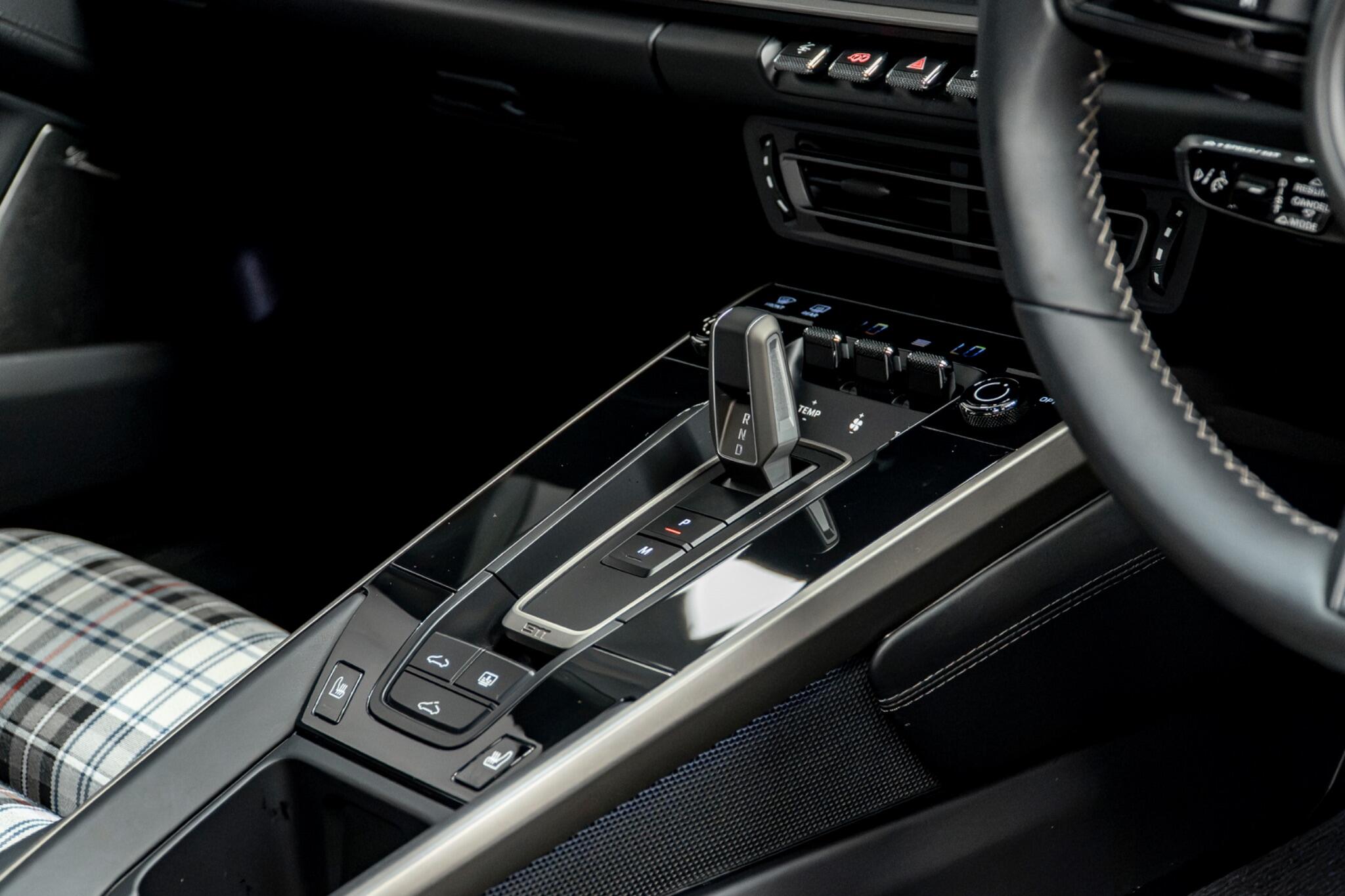 Porsche 911 view 35