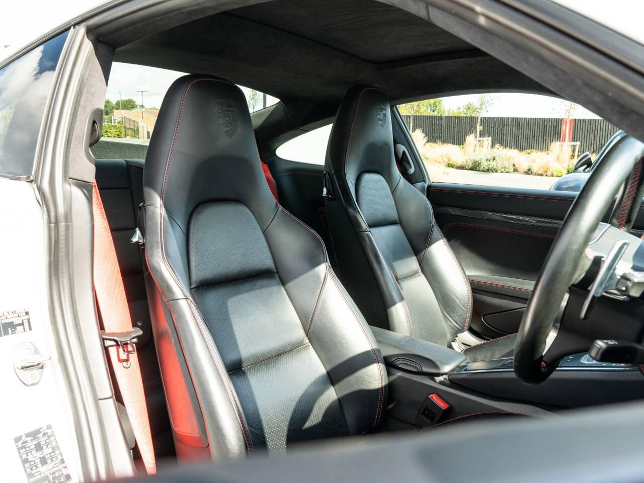 Porsche 911 view 5
