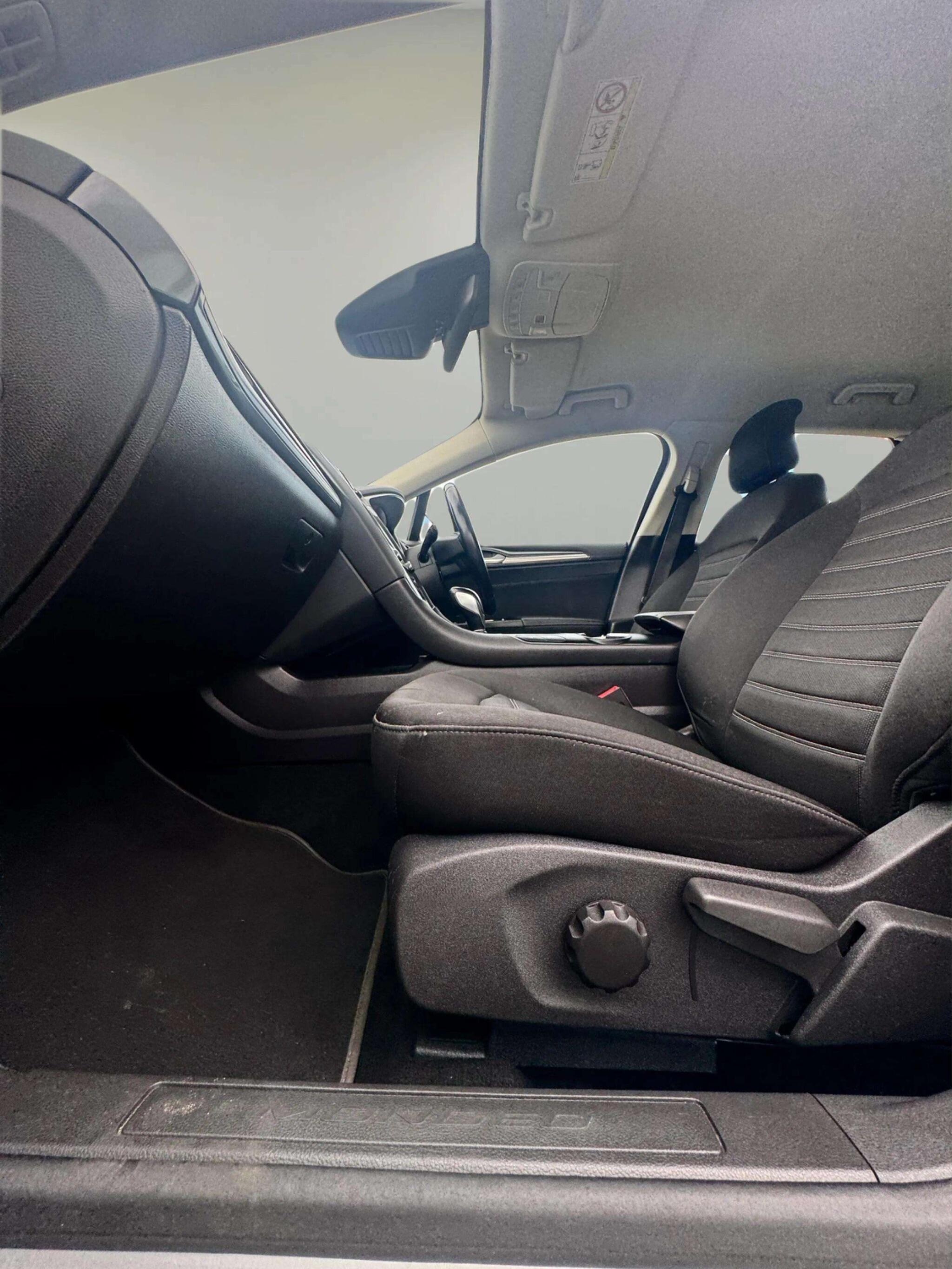 Ford Mondeo view 31