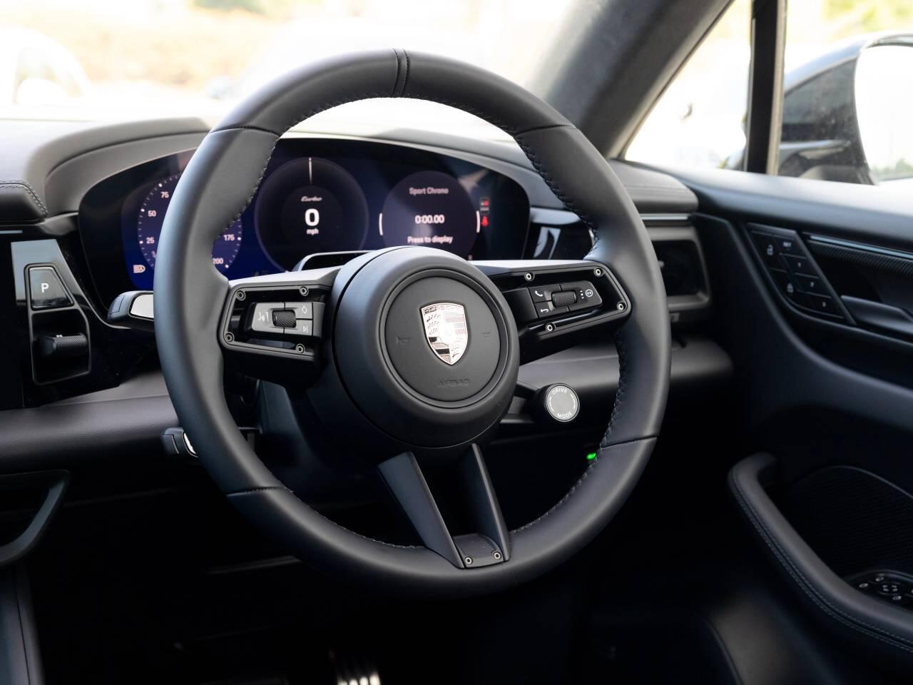 Porsche Macan view 69