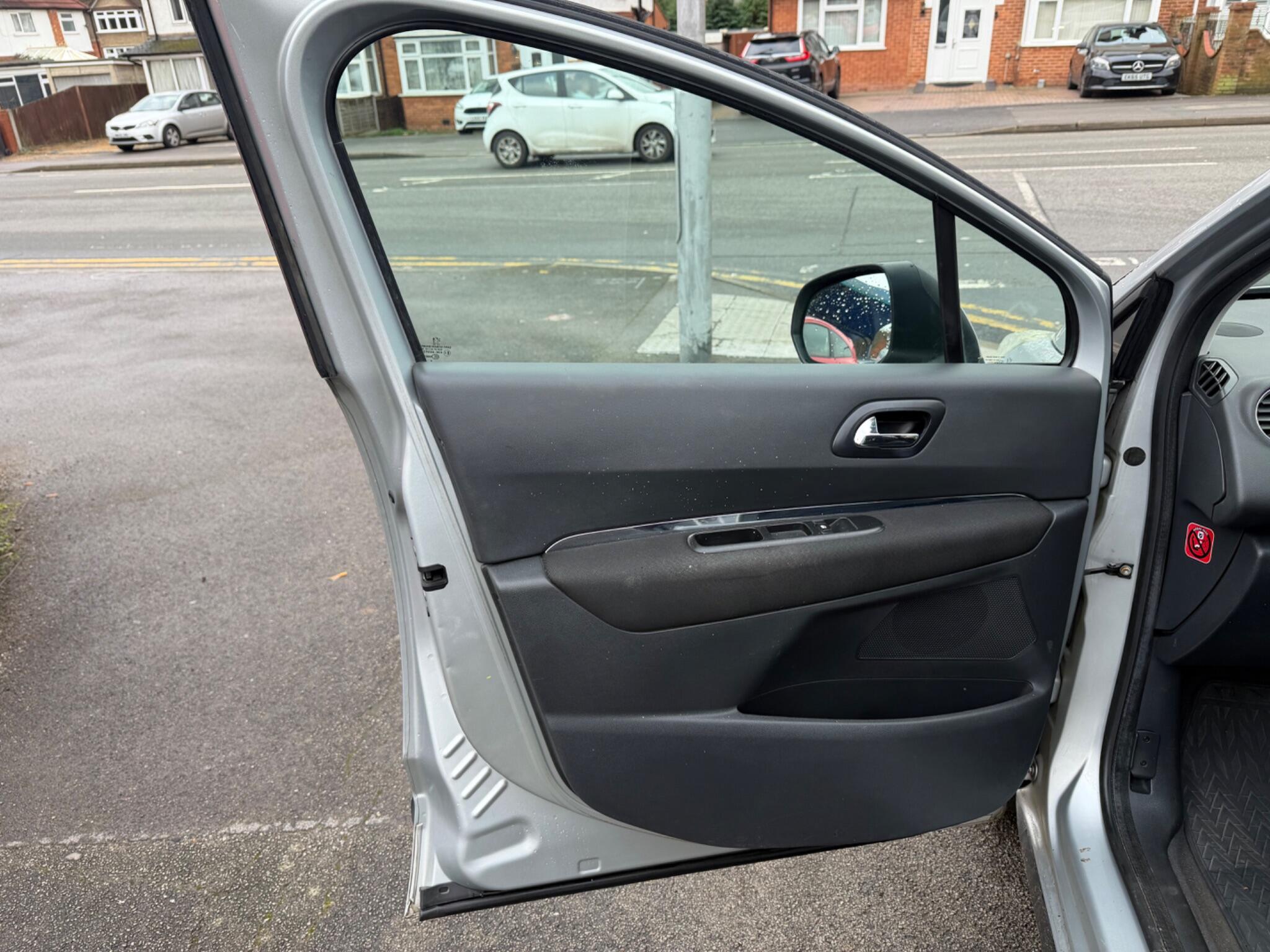 2010 Peugeot 3008 image 38
