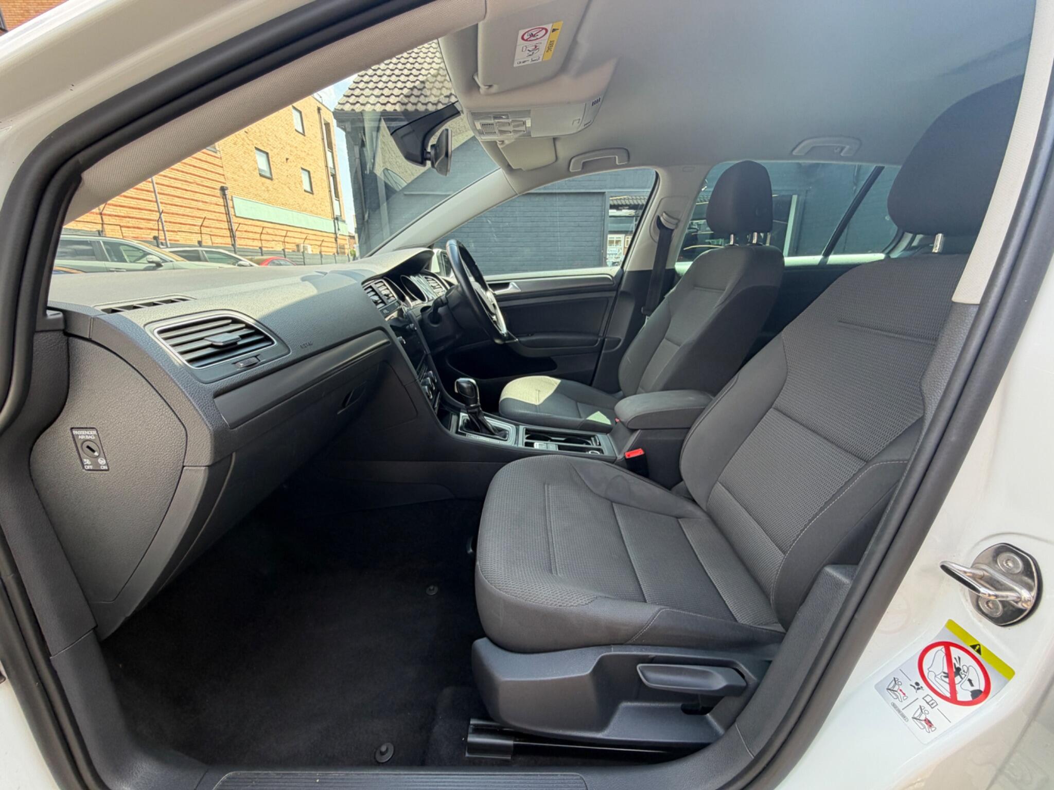 Volkswagen Golf view 18